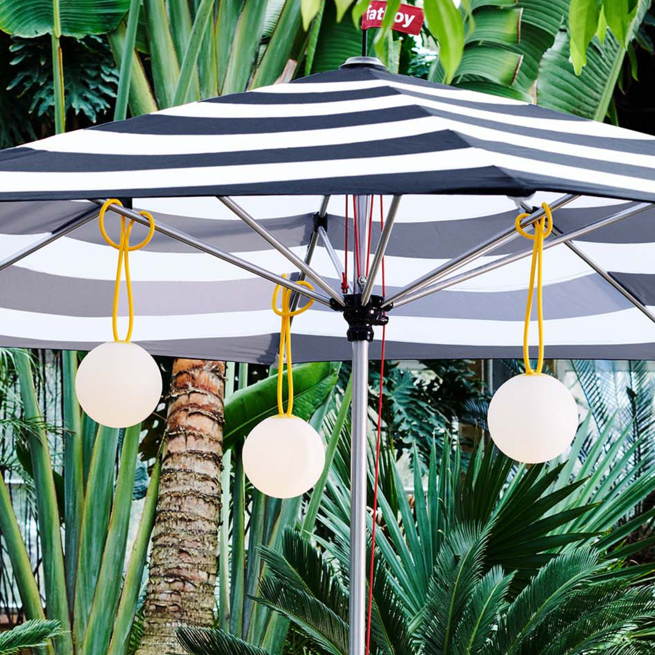 Set of 2 "Bolleke" battery-powered LED hanging lamps in HDPE with rubber hook, 20x20 cm