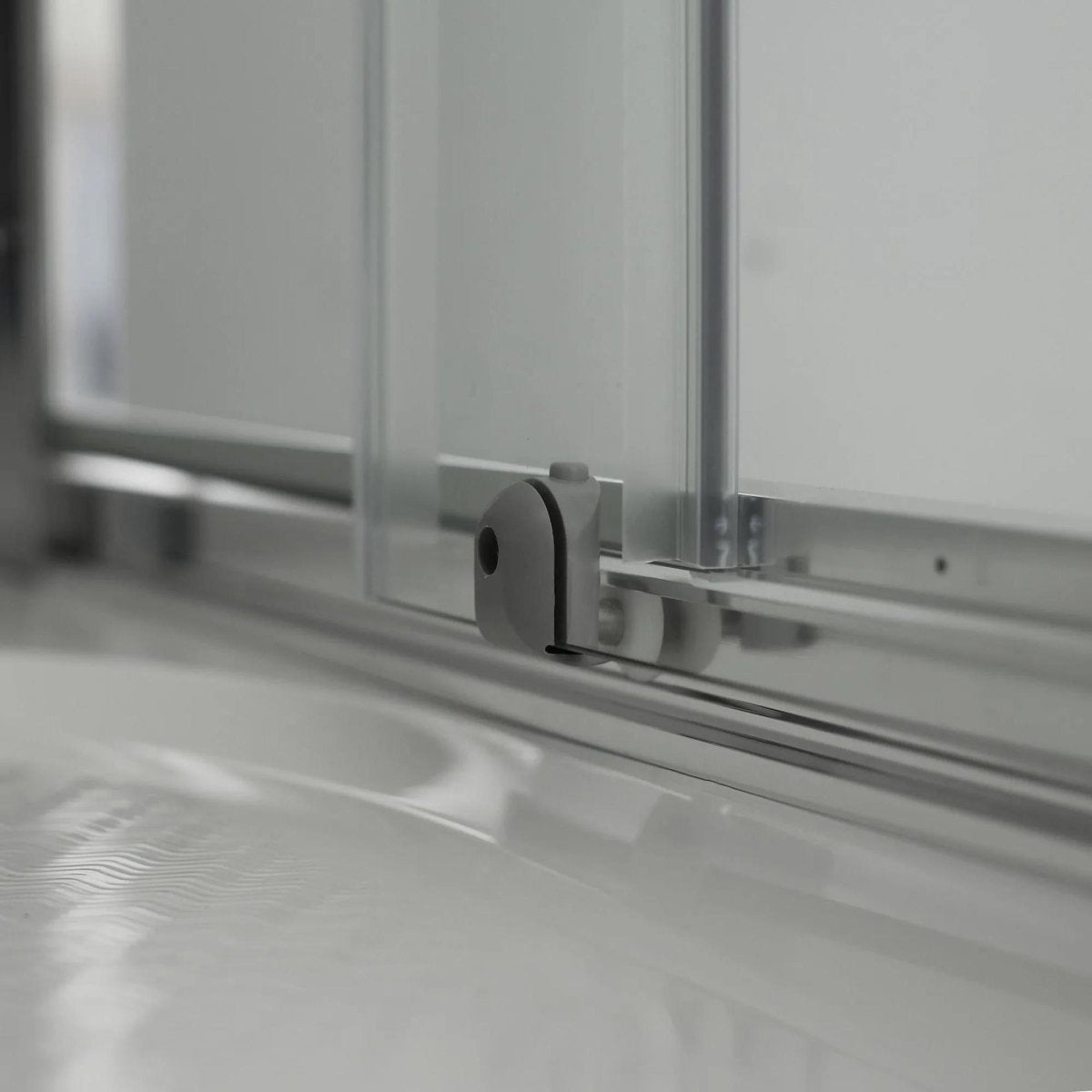 Box doccia moderno con profilo piatto "Ferrara Two" in vetro temperato e alluminio - MondoViro