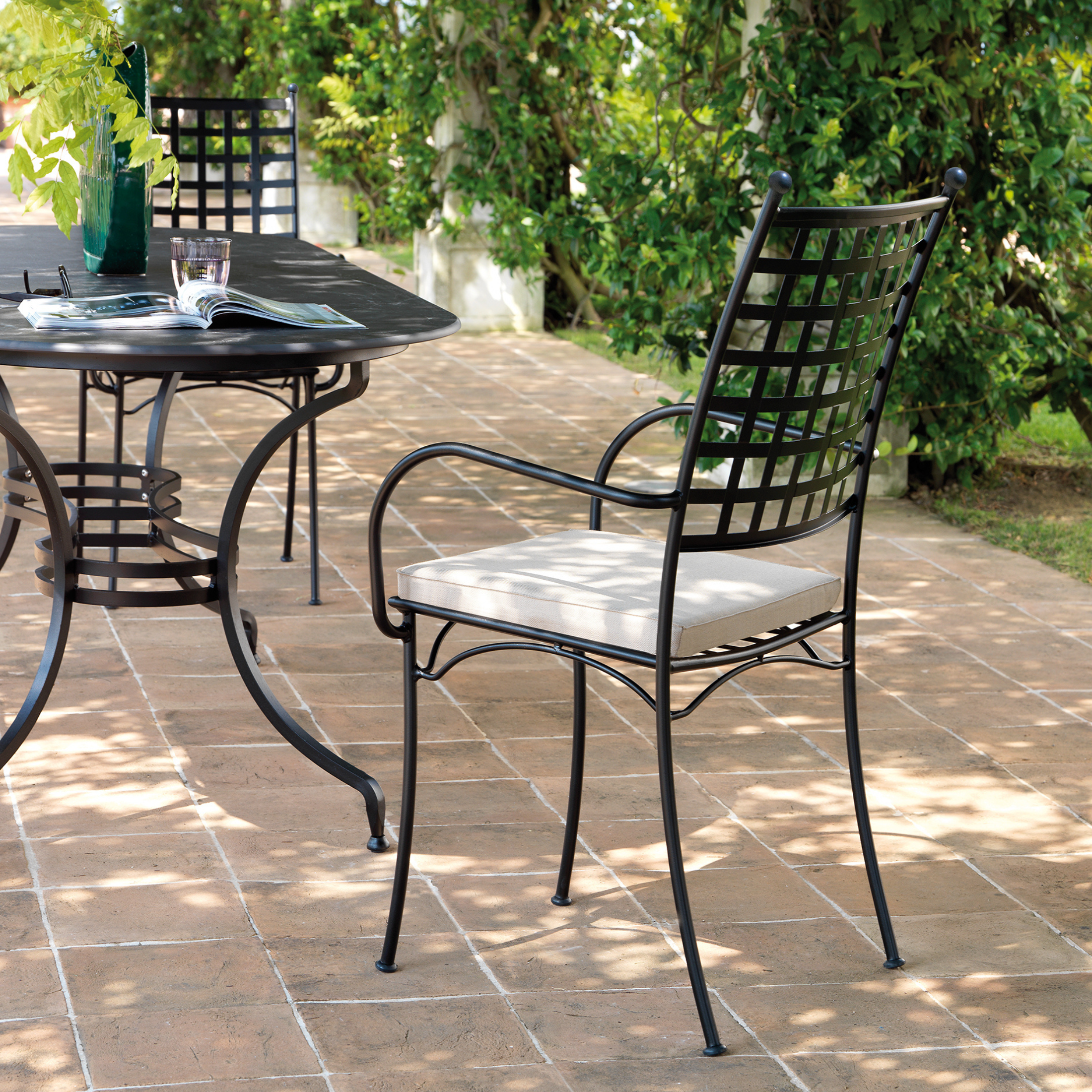 Set of "Tosca" stackable painted metal garden chairs, 55x55 cm, 98 cm high