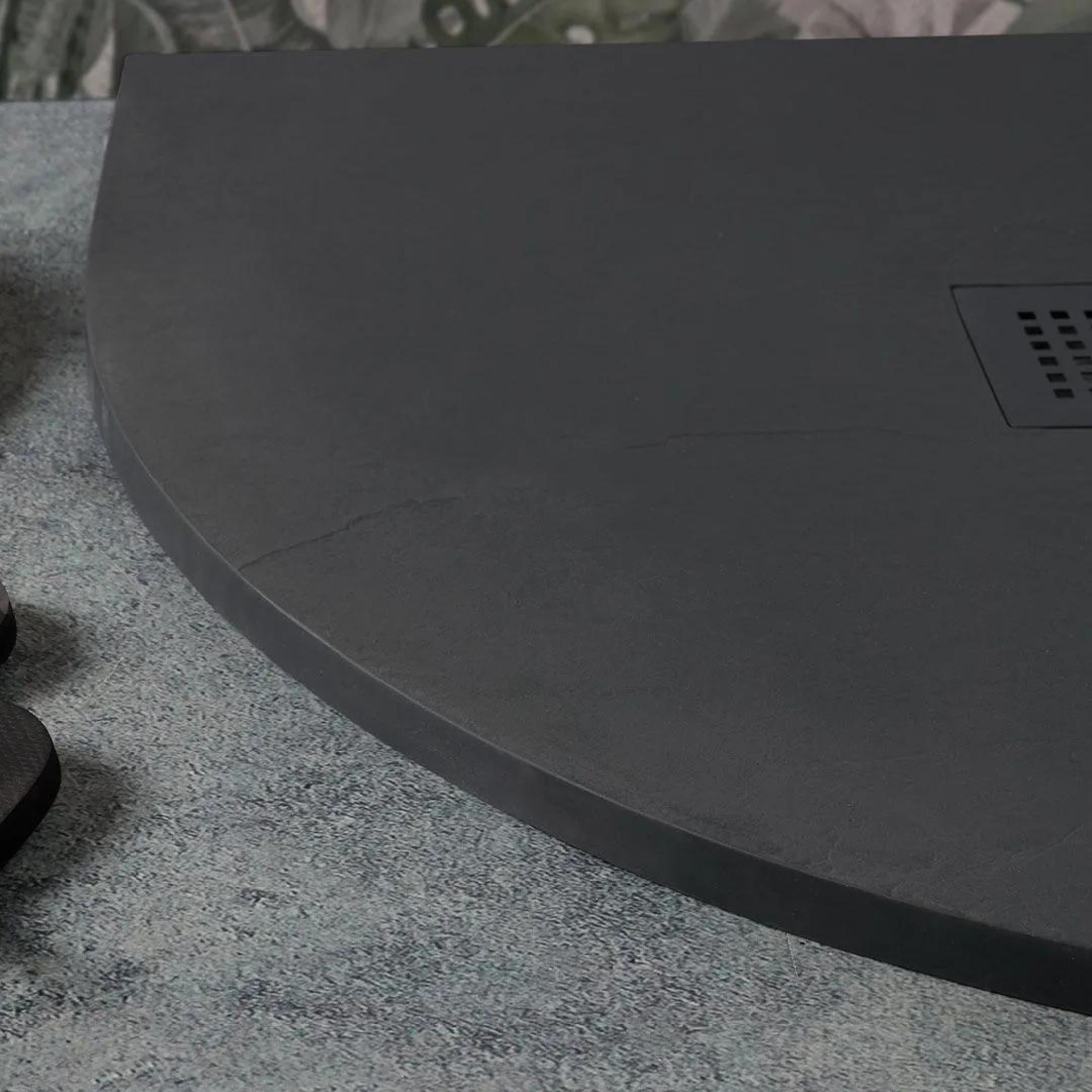 "Milano" semicircular shower tray in non-slip stone-effect resin