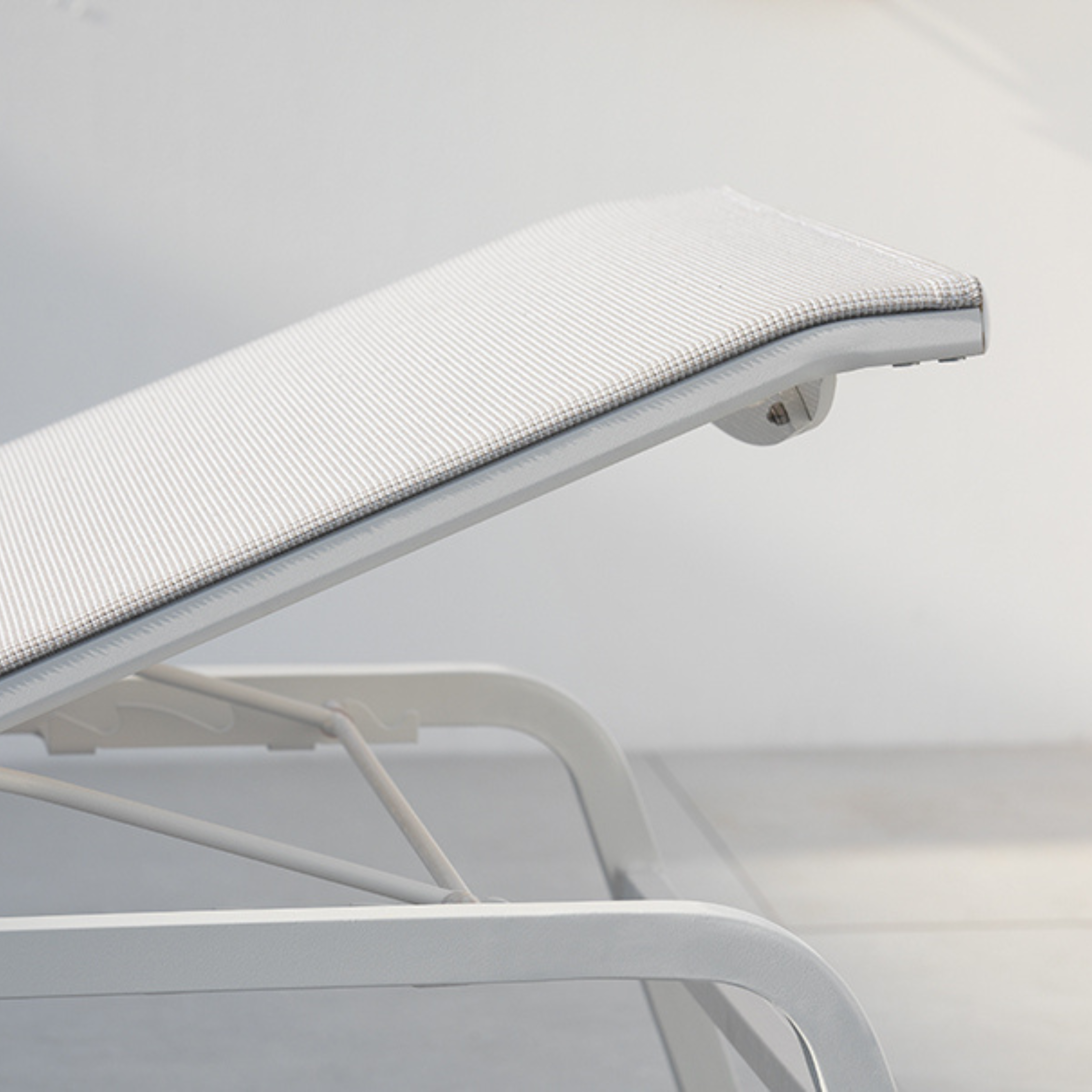 Stackable "Alice4" garden sun lounger in fabric and aluminium, 198x80 cm, 97 cm high