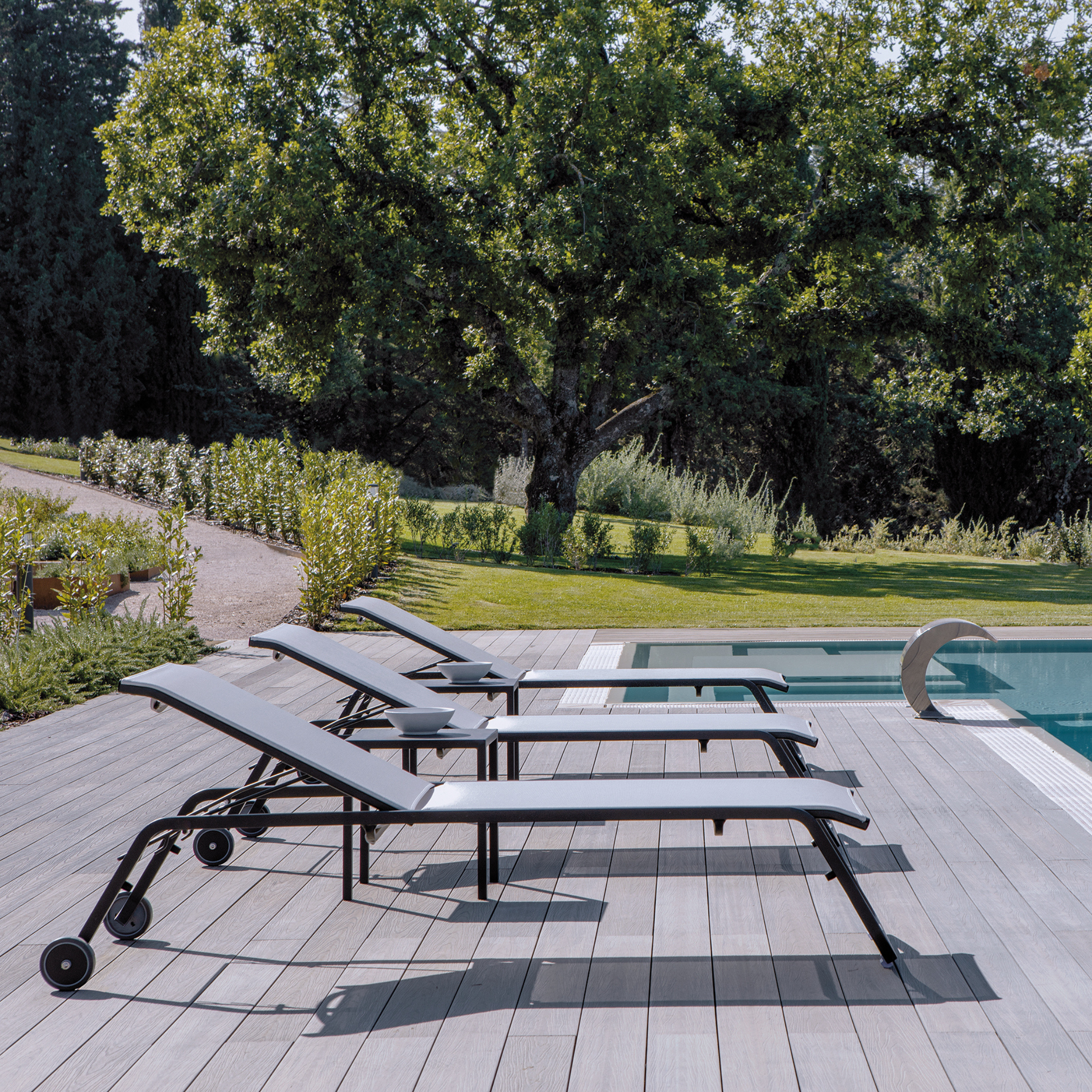 Stackable "Alice4" garden sun lounger in fabric and aluminium, 198x80 cm, 97 cm high