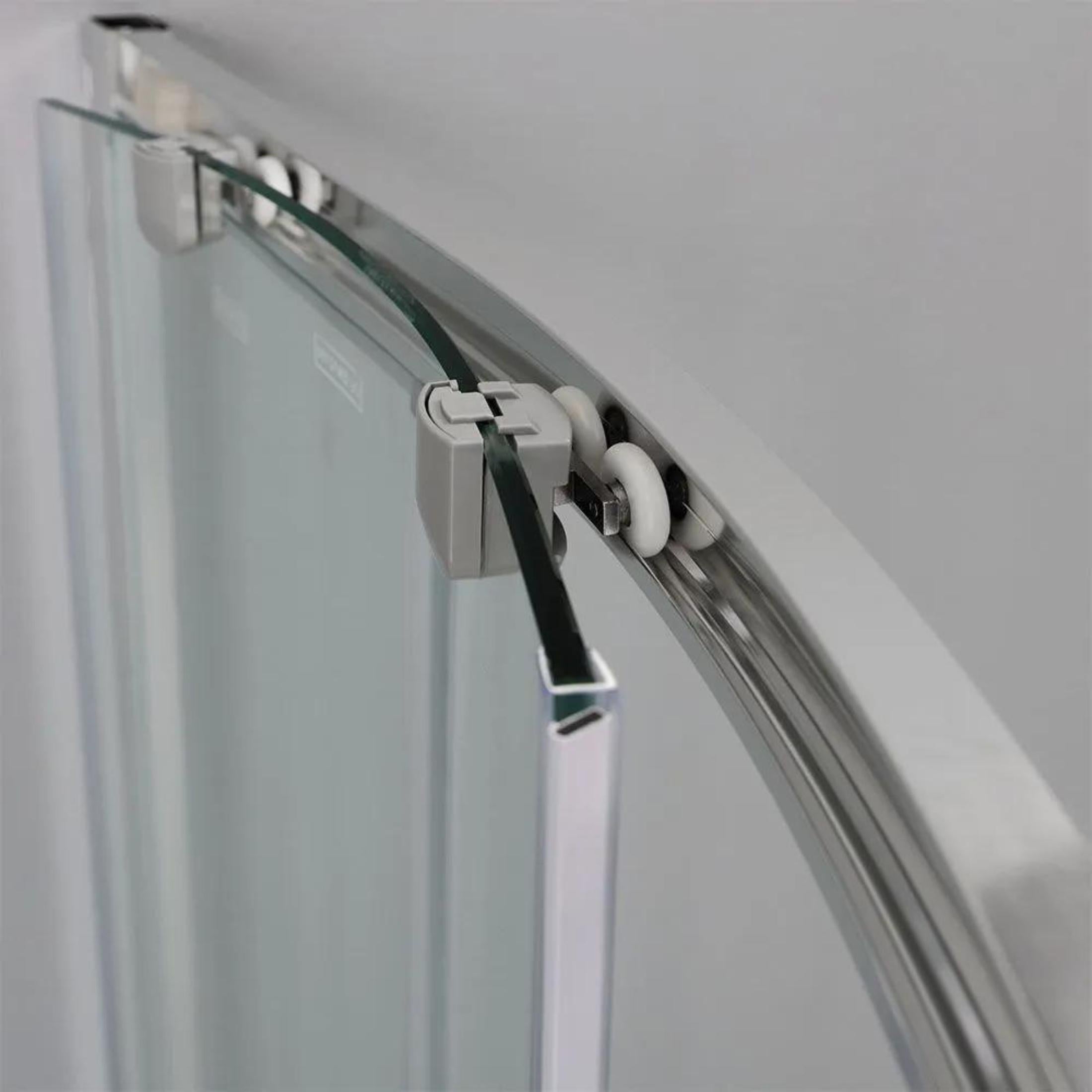 Semicircular "Genova" shower enclosure with two sliding doors in tempered glass, 185 cm high.