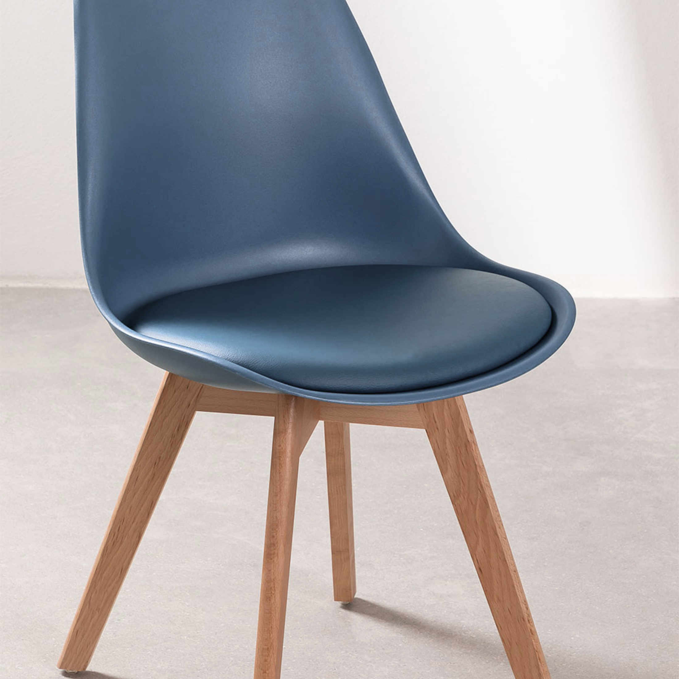 Set of padded chairs in imitation leather "Stilezze" armchairs with wooden legs cm 52x48.5 82h