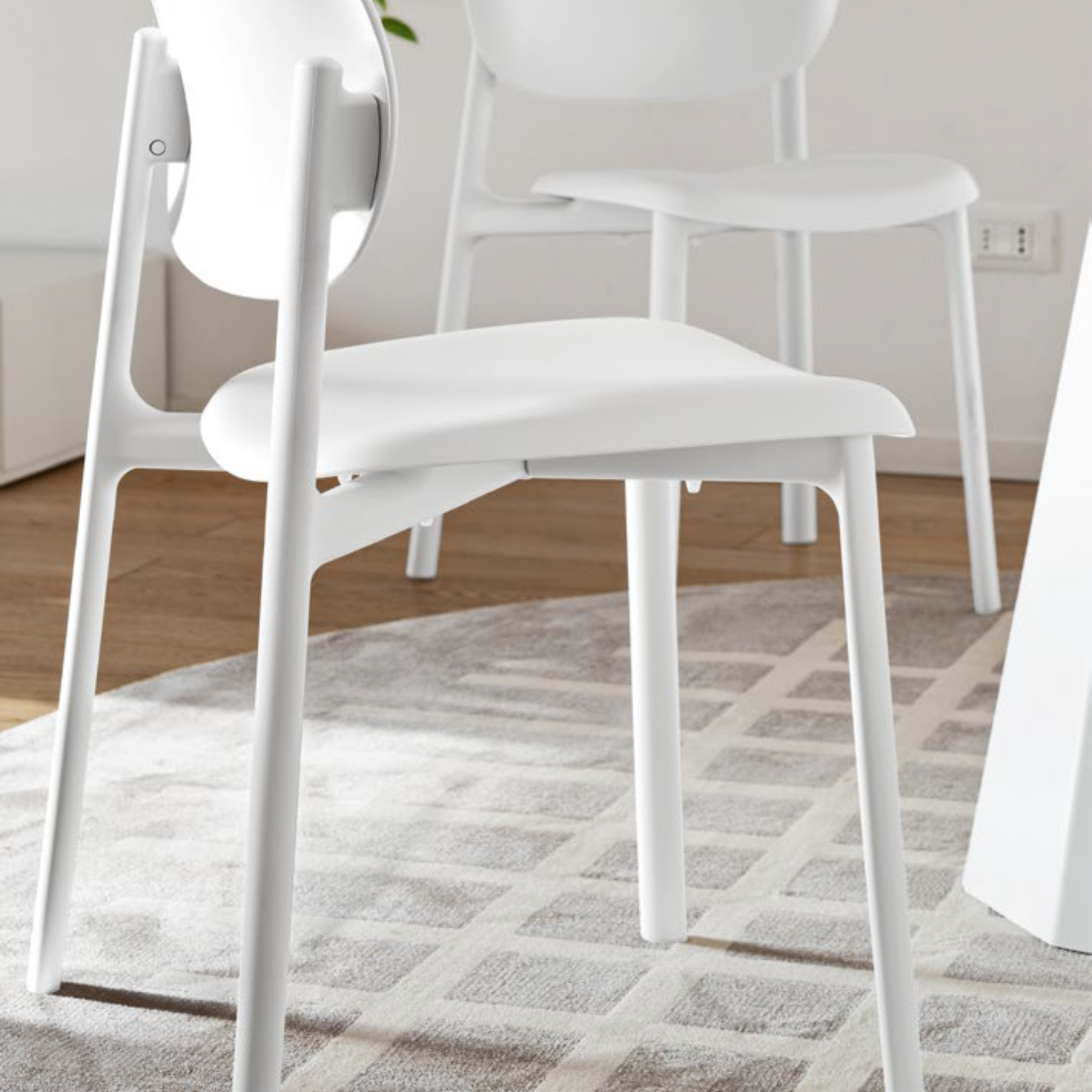 "Zero" modern living room chair in recycled polypropylene 53x53 cm 82h