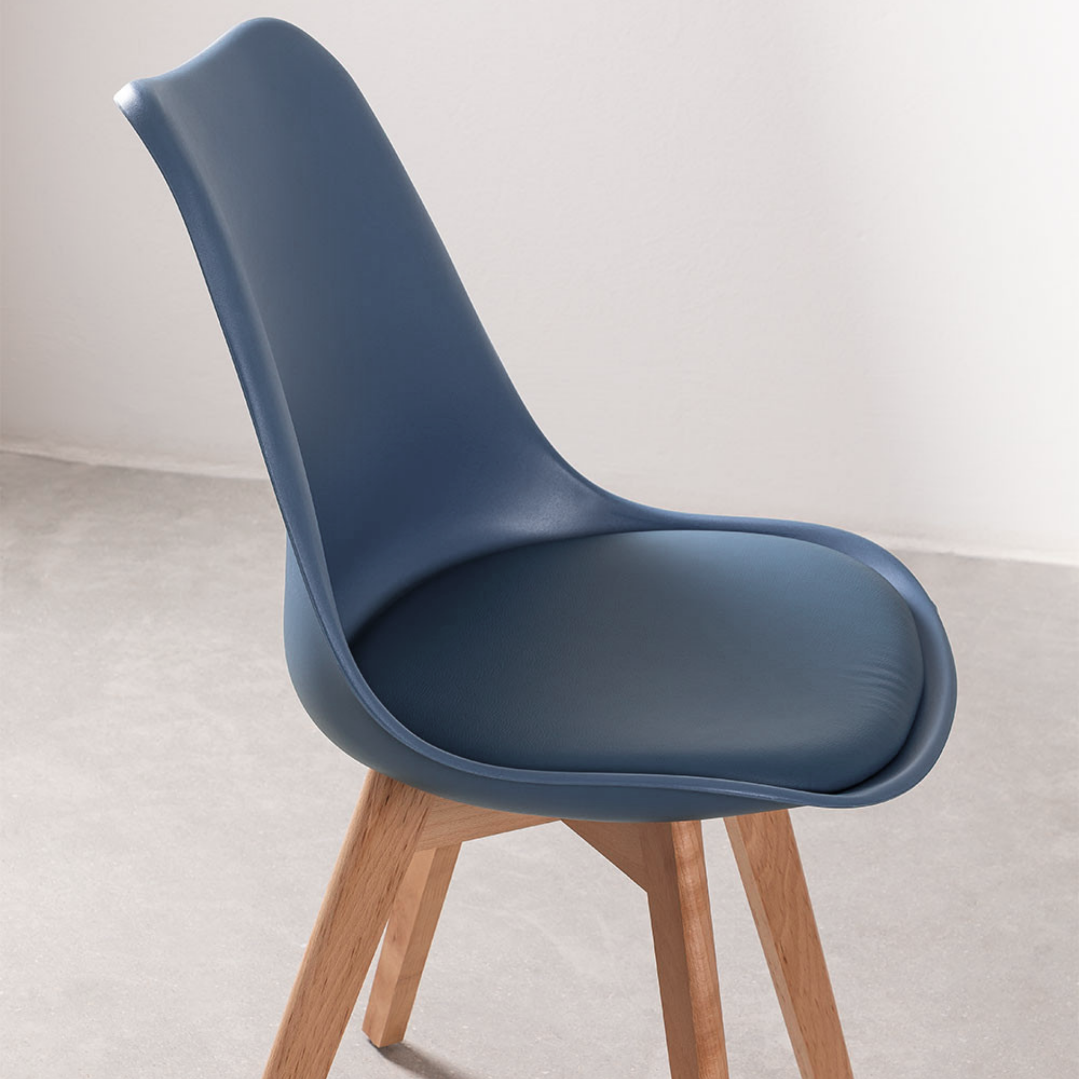 Set of padded chairs in imitation leather "Stilezze" armchairs with wooden legs cm 52x48.5 82h