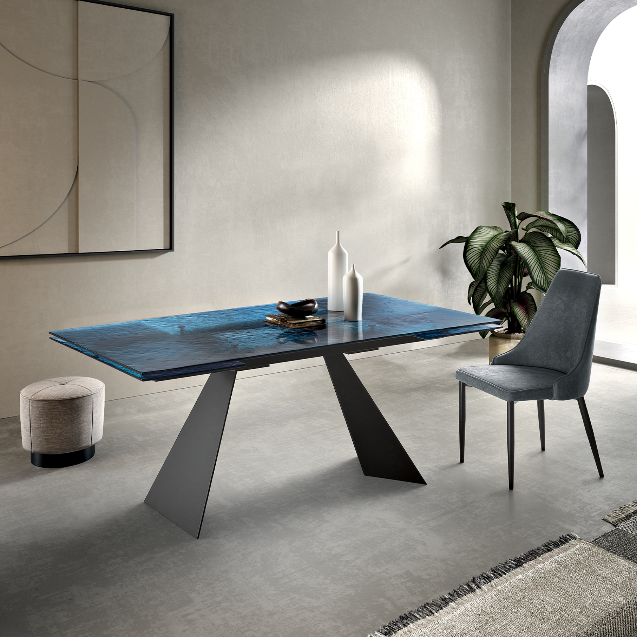 "Rubino" extendable dining table with hammered glass top