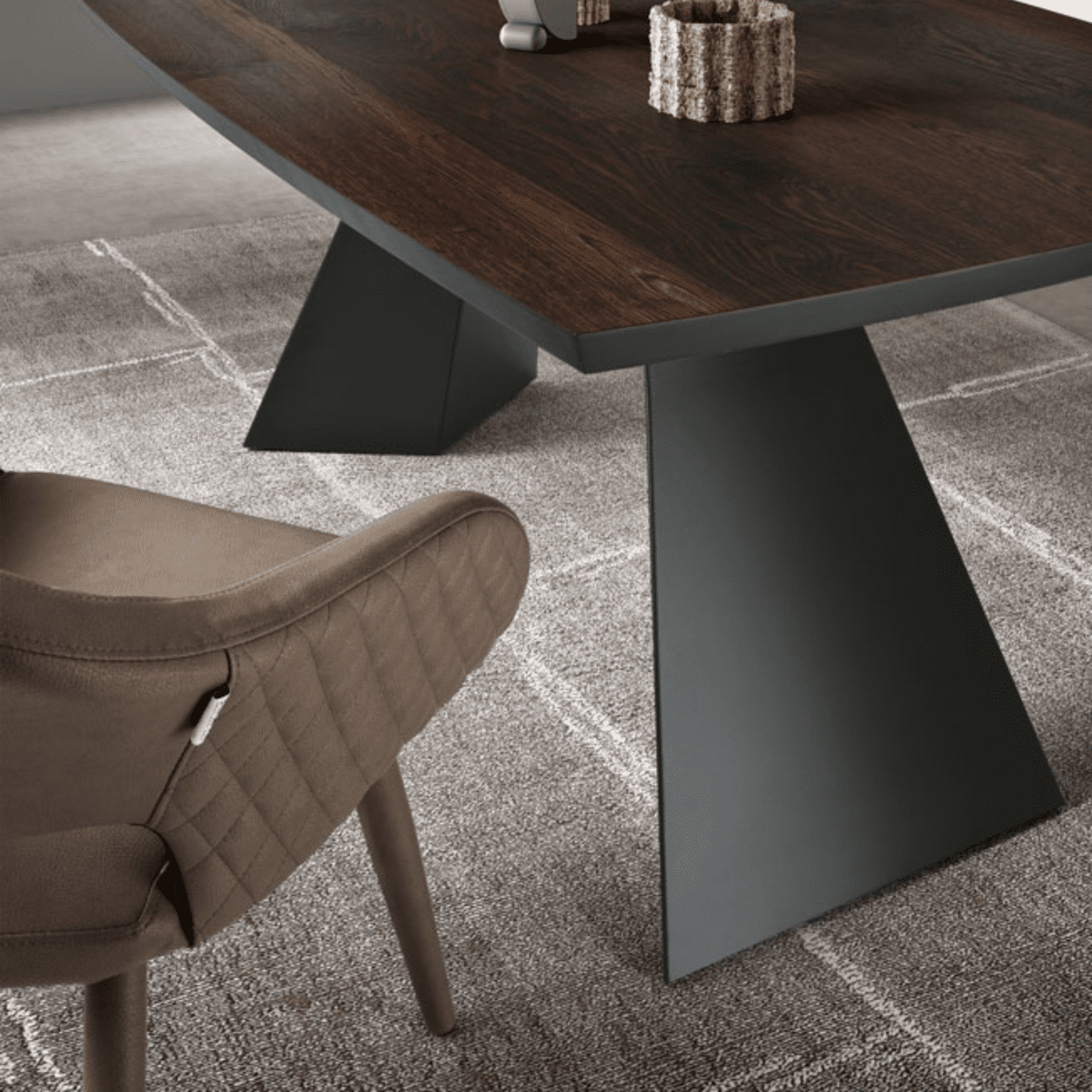 Tavolo fisso da pranzo "Nora" con base in metallo e piano in legno rovere - MondoViro