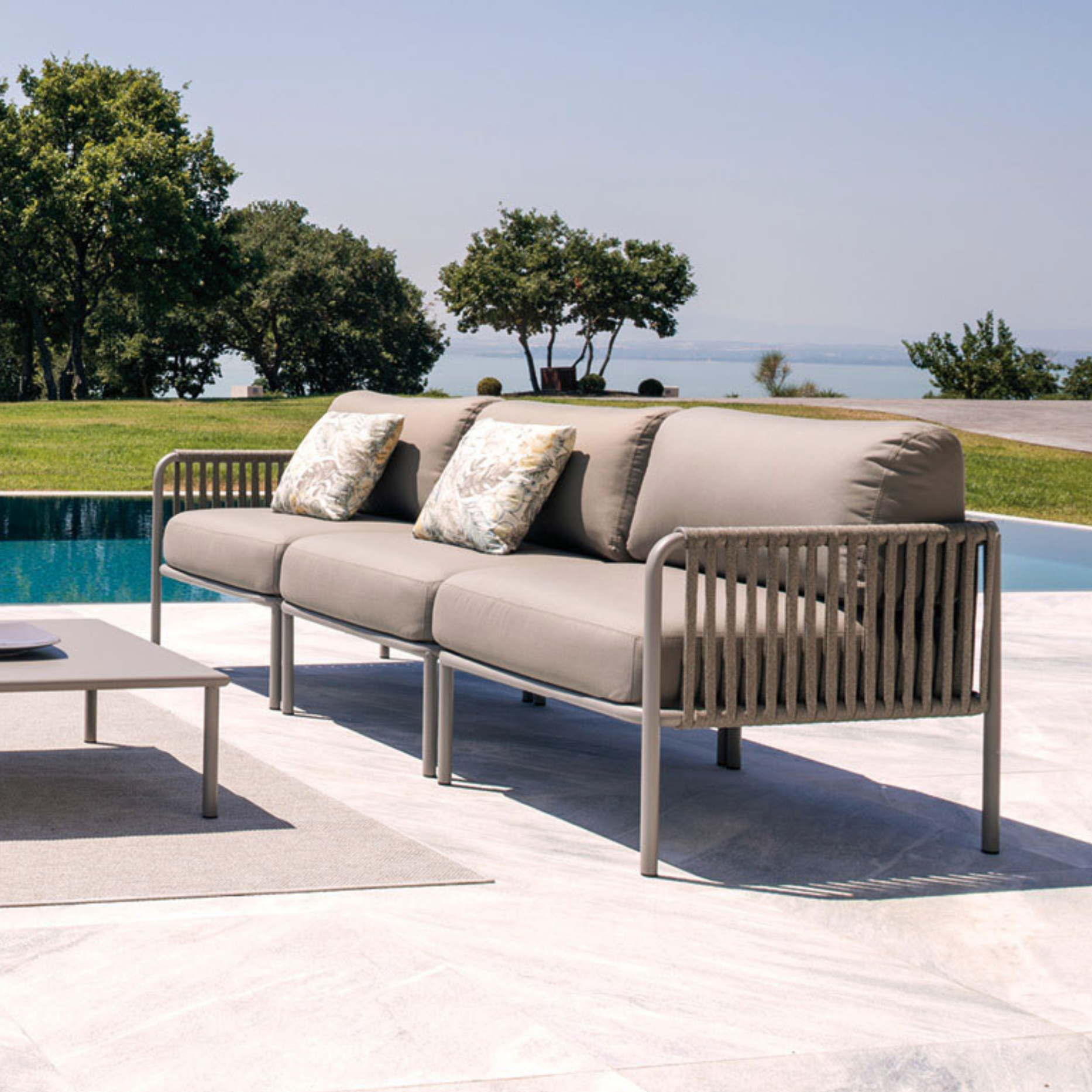 Canapé 3 places avec dossier en corde "Key West3" avec coussins 240x83 cm 78h