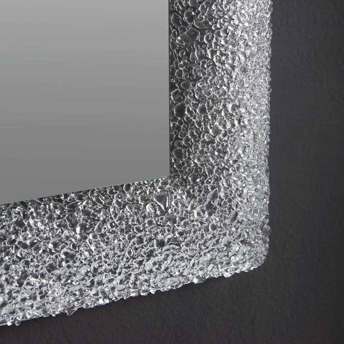 Specchio a led rettangolare "Serranova2" con cornice in graniglia di vetro cm 90x62 - MondoViro