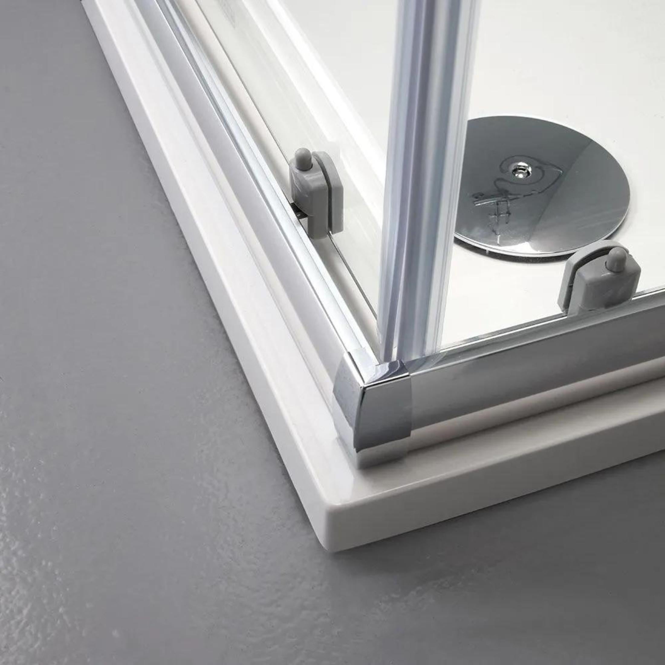 "Genova Two" square shower enclosure with sliding doors in polished tempered glass, 185 cm high