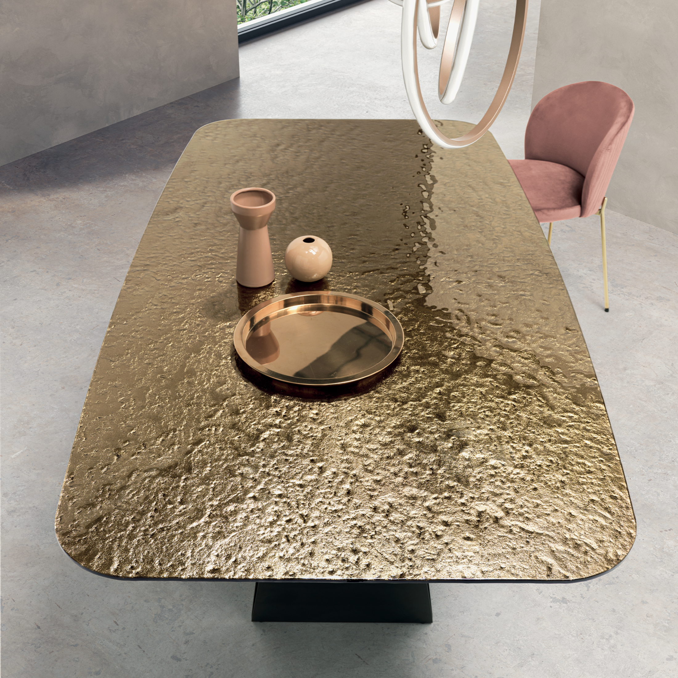 "Karlito" modern fixed table with painted metal base, 210x110 cm, 75 cm high.