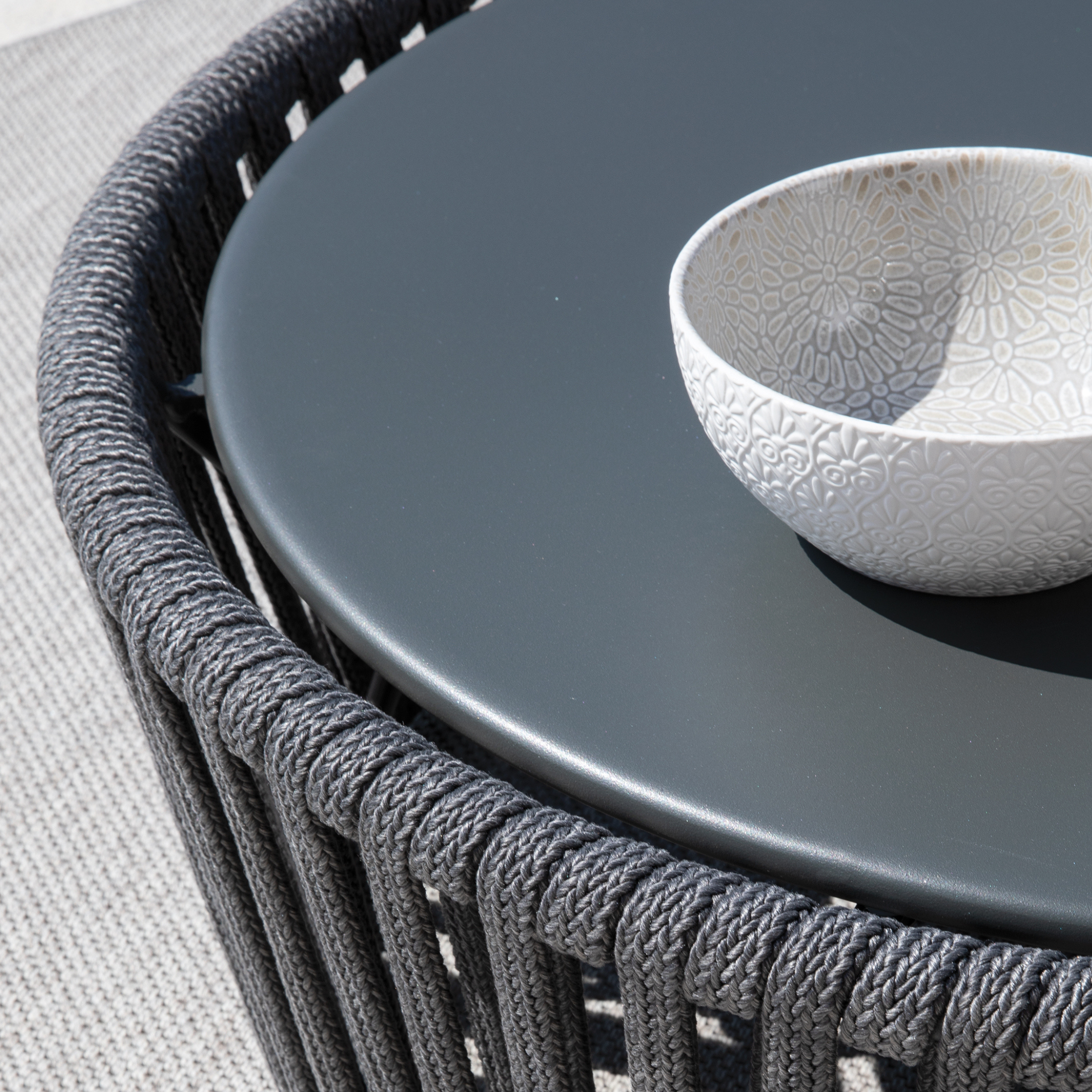 "Daisy Rope" pouf coffee table in rope and stainless steel, low garden table, 90x90 cm, 45 cm high