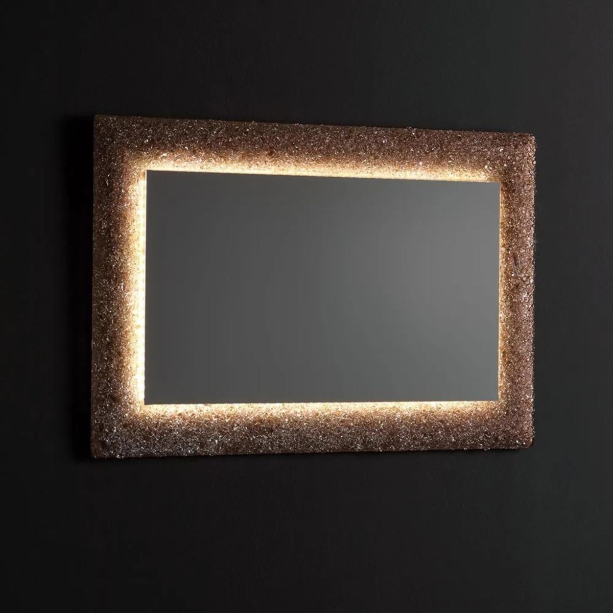Specchio a led rettangolare "Serranova2" con cornice in graniglia di vetro cm 90x62 - MondoViro