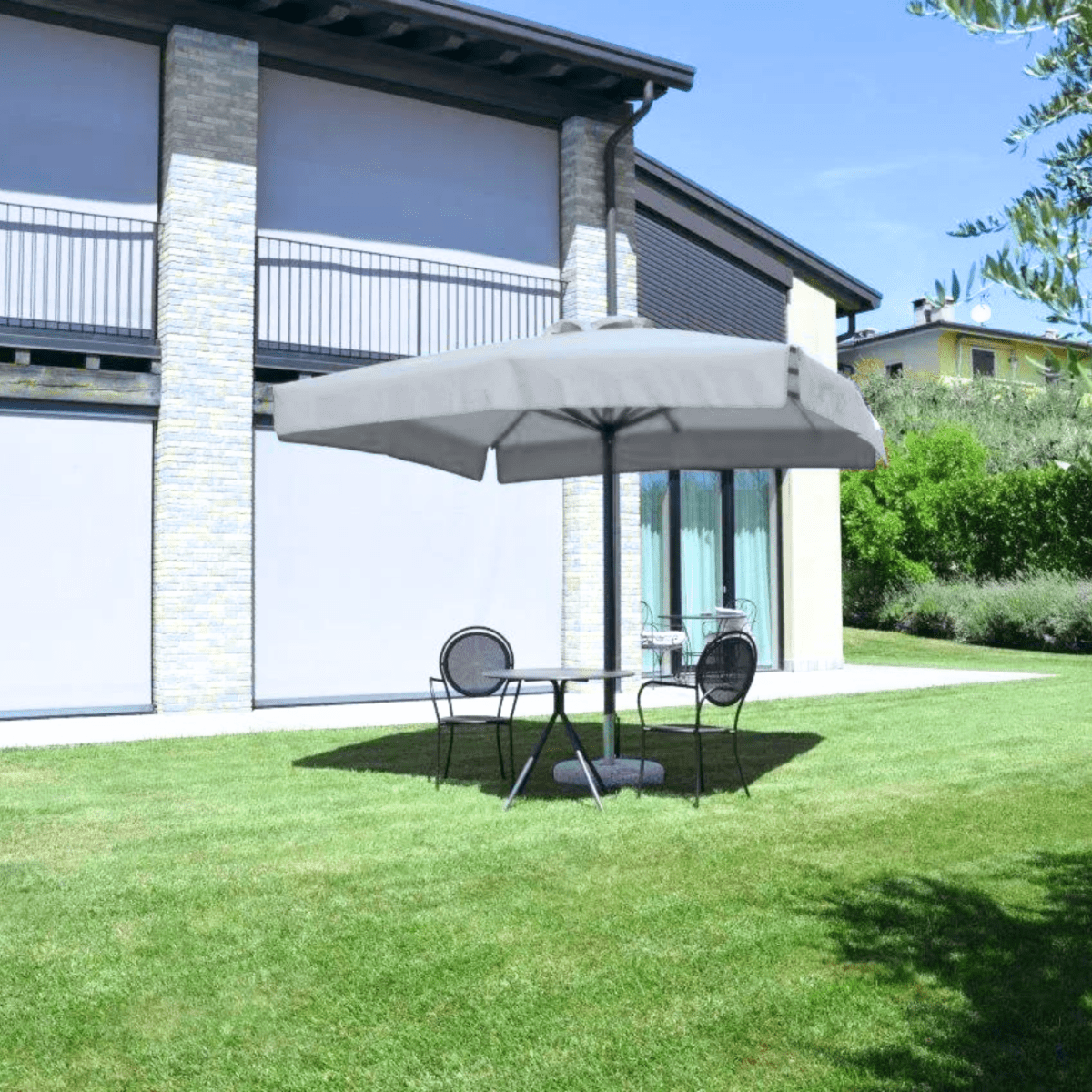 Ombrellone moderno "Corallo Glamour" con palo centrale effetto rovere - MondoViro