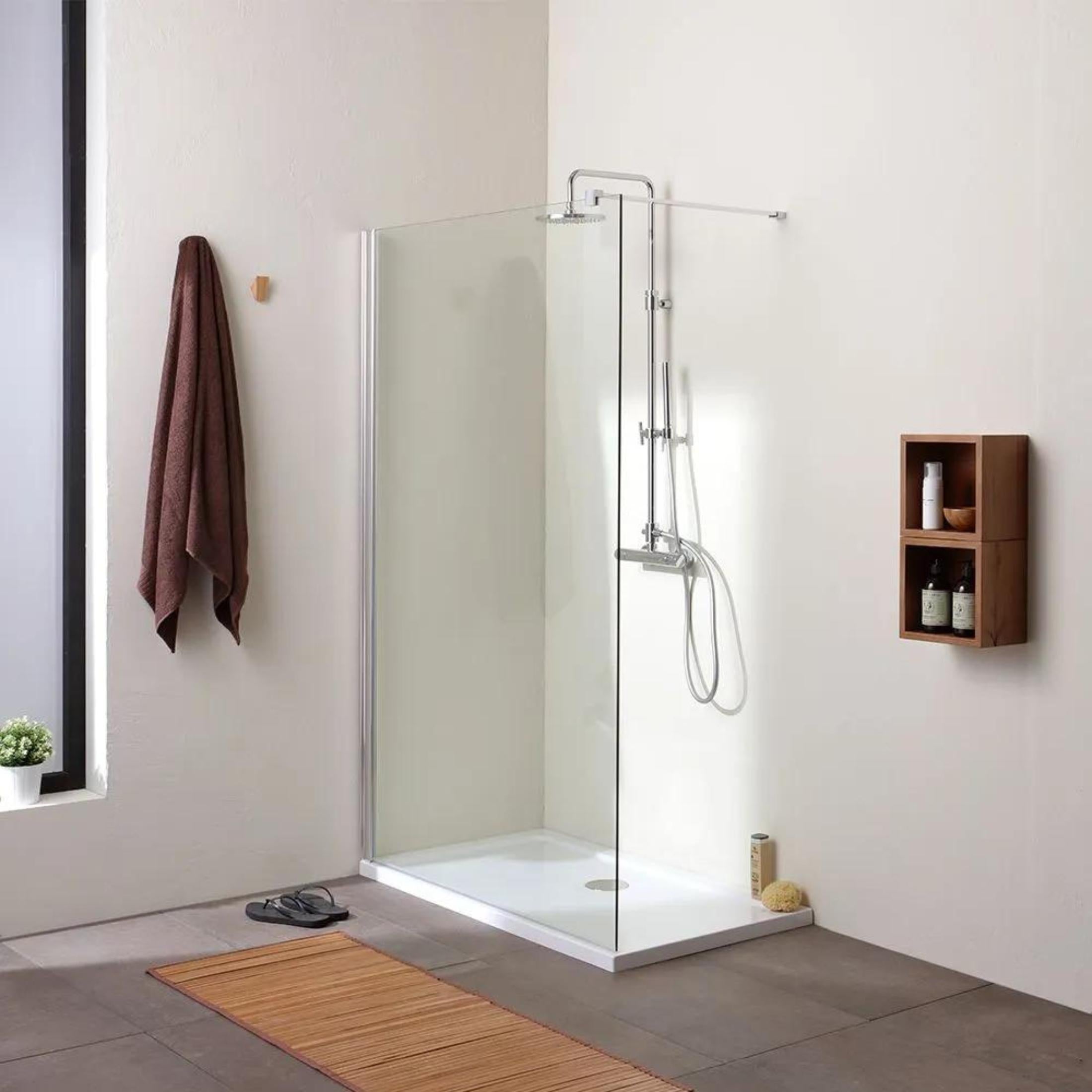 Walk-in shower enclosure with single wall in clear glass, 190 cm high