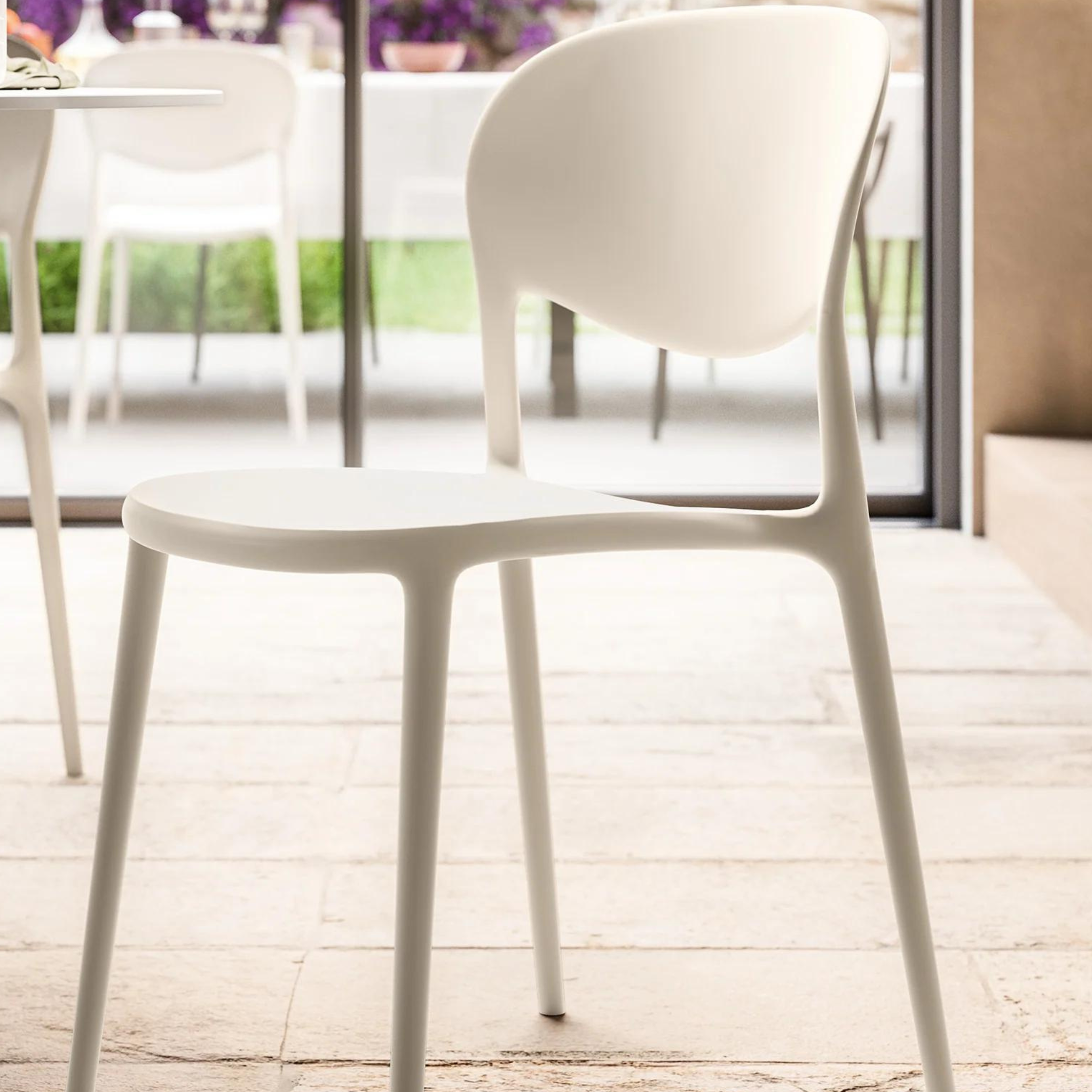 Set of modern "Fiora" chairs for the living room in polypropylene, 48x53 cm, 82 cm high.