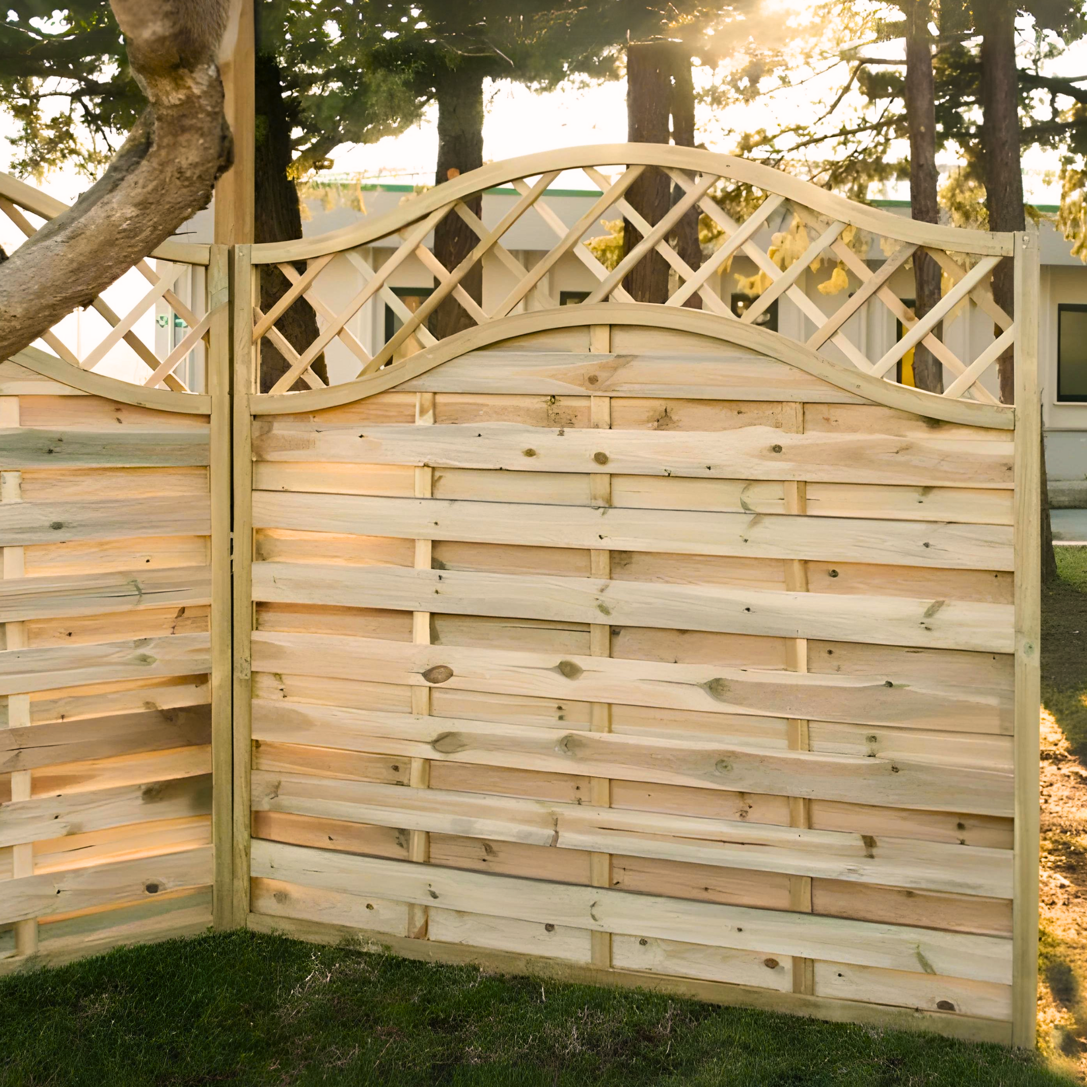 "Shaped" windbreak fence panel made of impregnated wood, 180x180 cm.