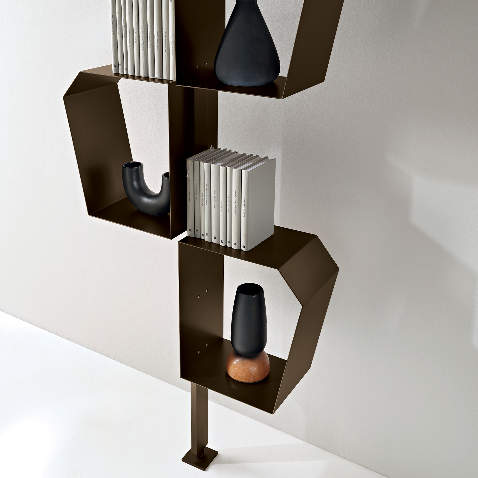 "Biblio" vertical bookcase made of painted metal with adjustable foot and ceiling fixing