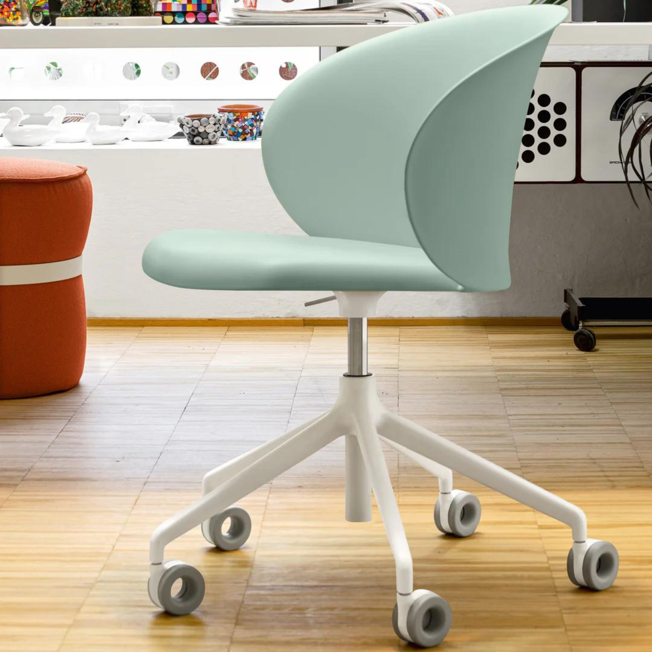 Modern office chair "Tuka" with 360° steering wheels cm 56.5x59 83h