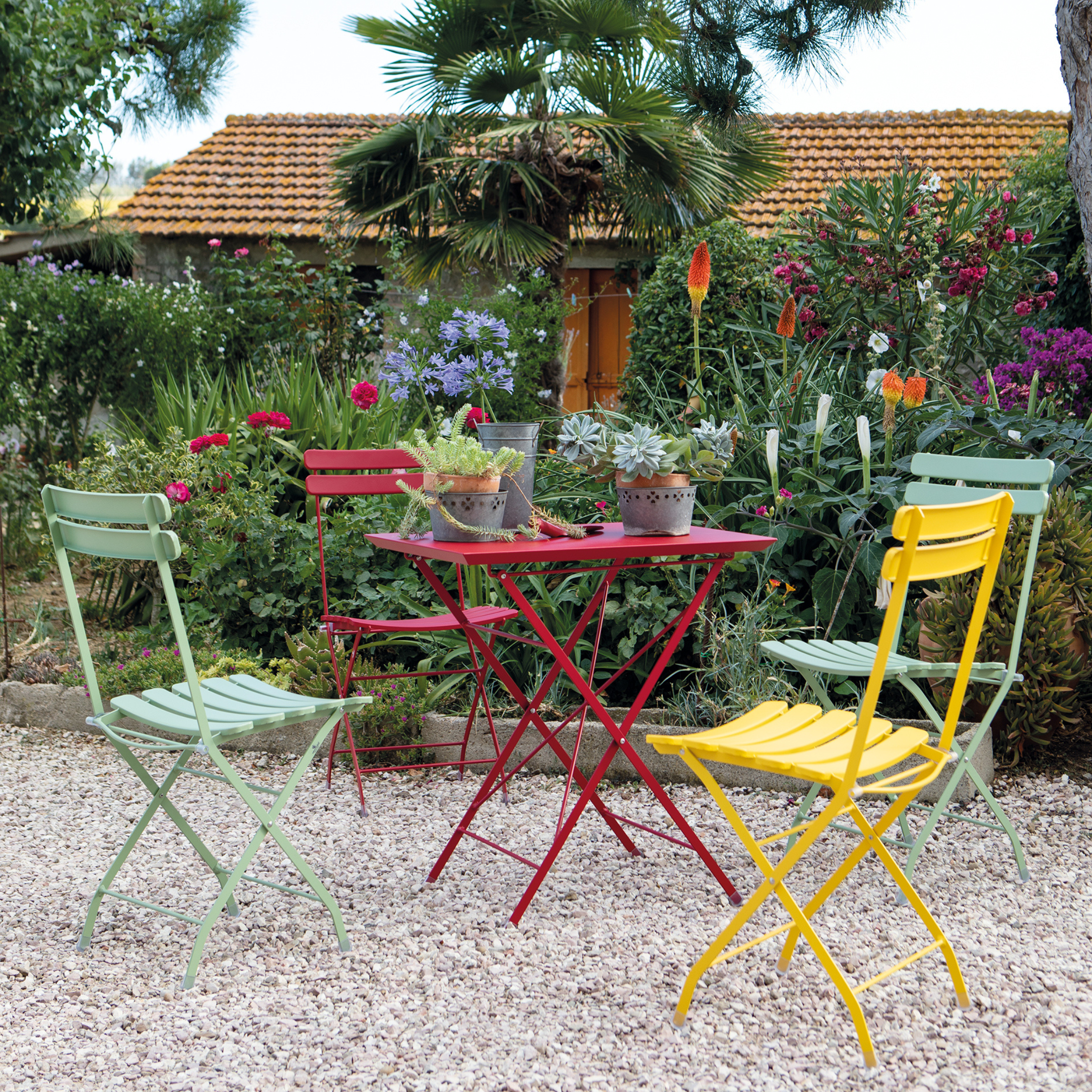 Set of modern folding "Step" chairs in painted metal for the garden