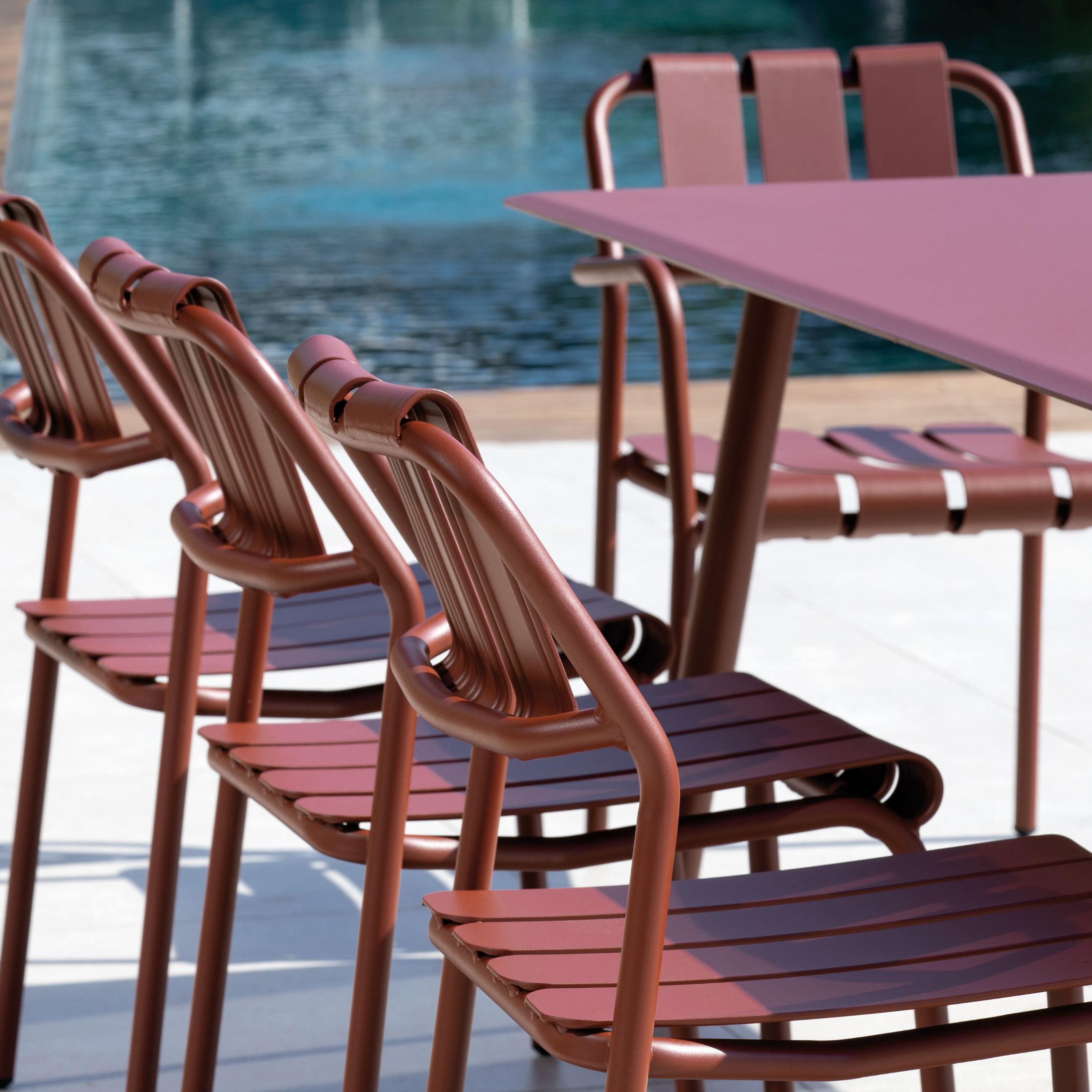 Set of stackable "Verdea" aluminum garden armchairs, 50x58 cm, 83 cm high.