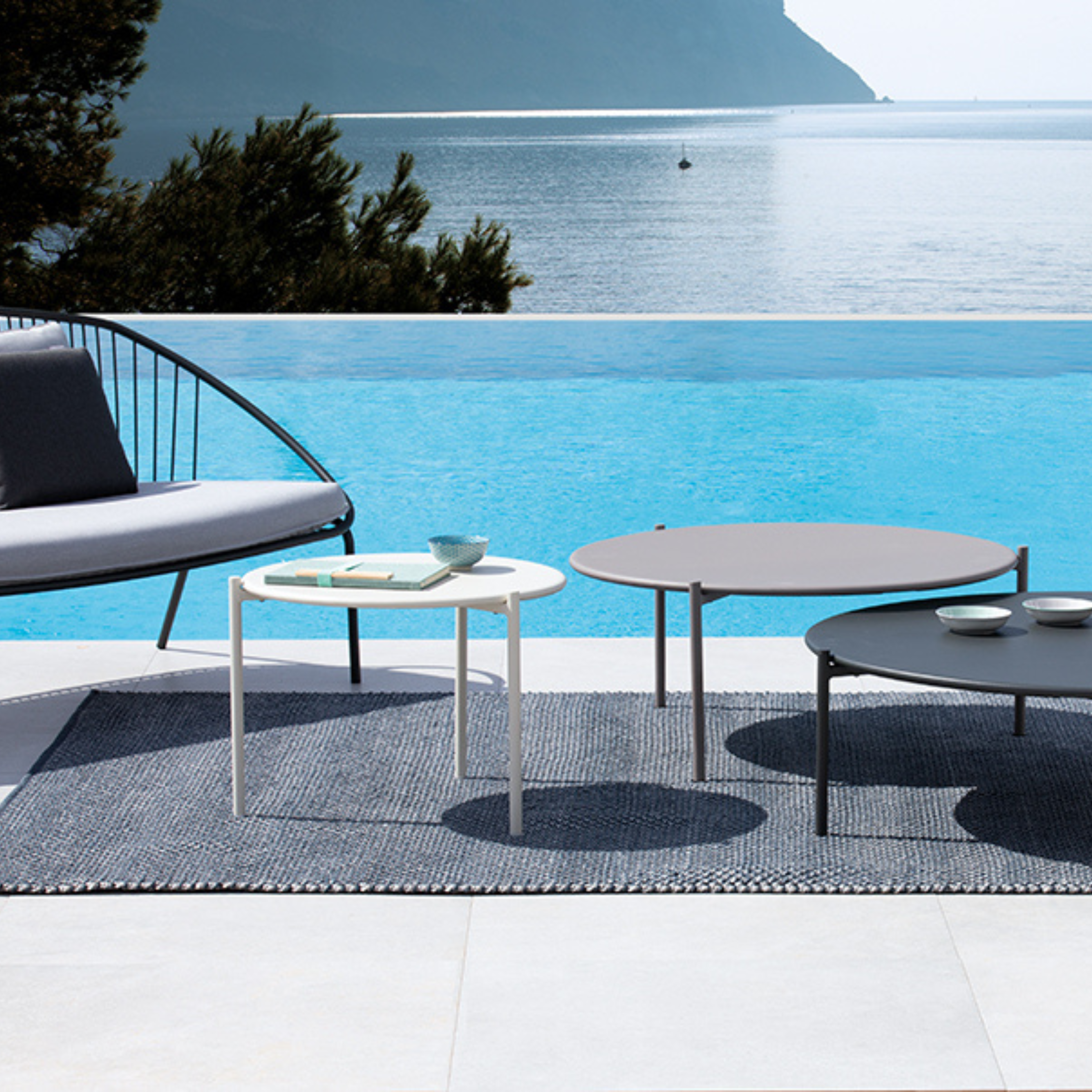 "Aria1" round metal coffee table, stackable garden table, 60x60 cm, 46 cm high