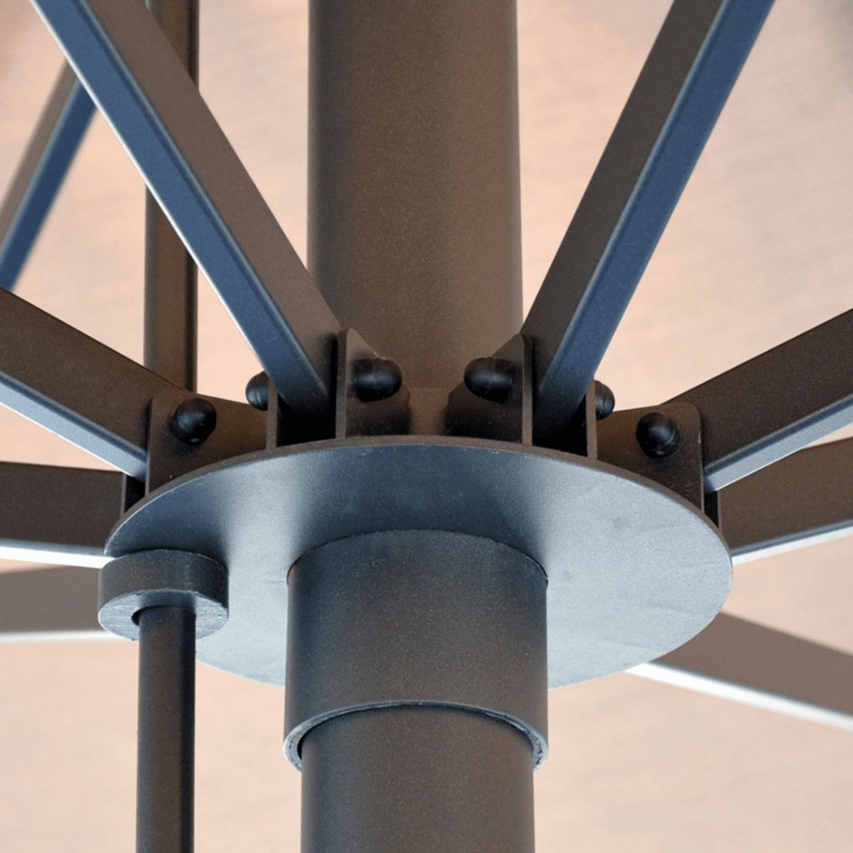 Ombrellone moderno écru "Platino Basic" con palo centrale telescopico antracite da giardino - MondoViro