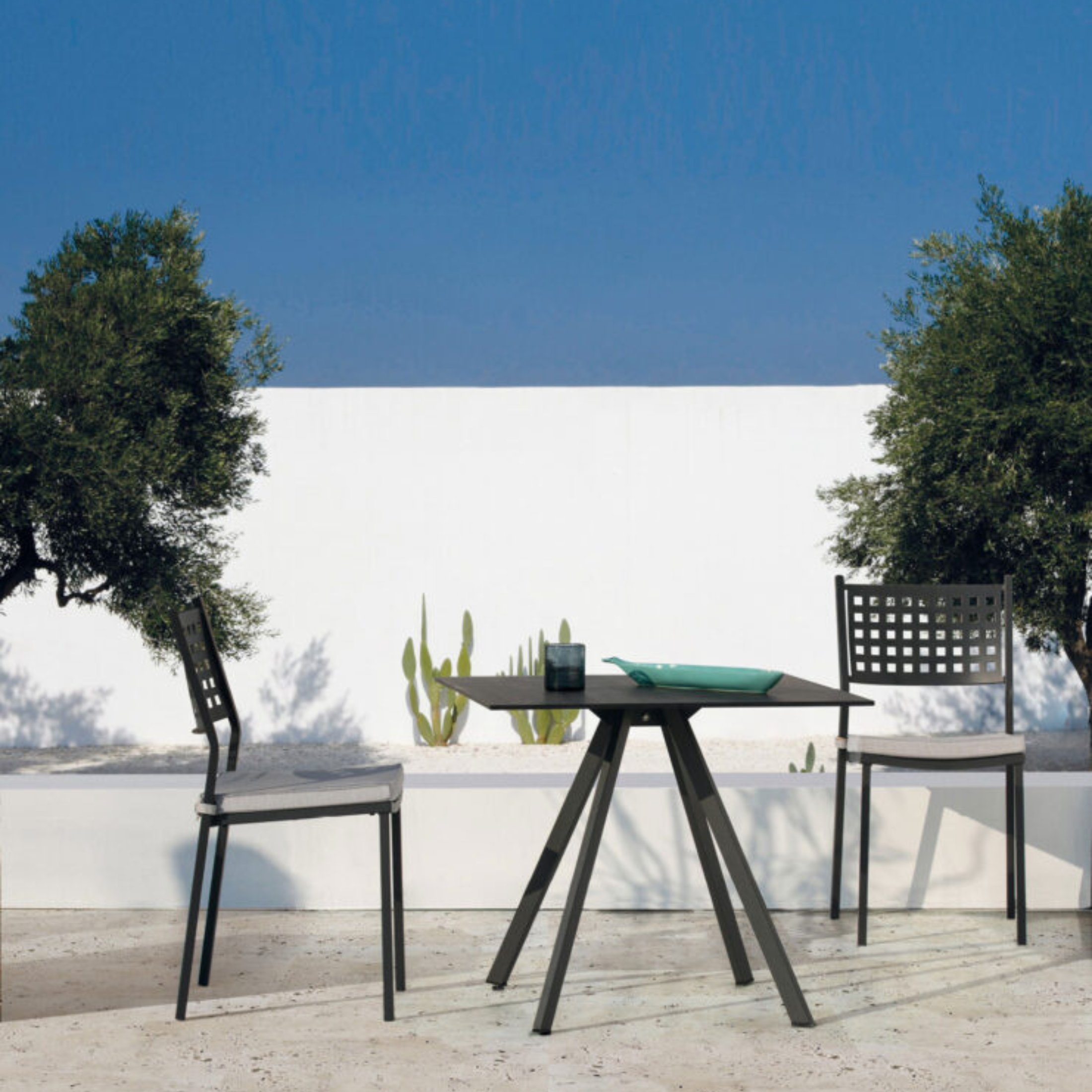 Set of stackable metal garden chairs "Alice" without armrests, 43x48 cm, 85 cm high