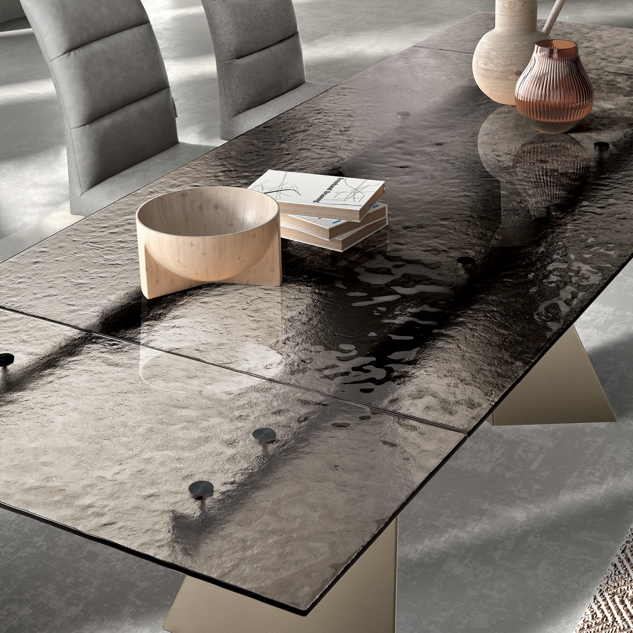 "Rubino" extendable dining table with hammered glass top