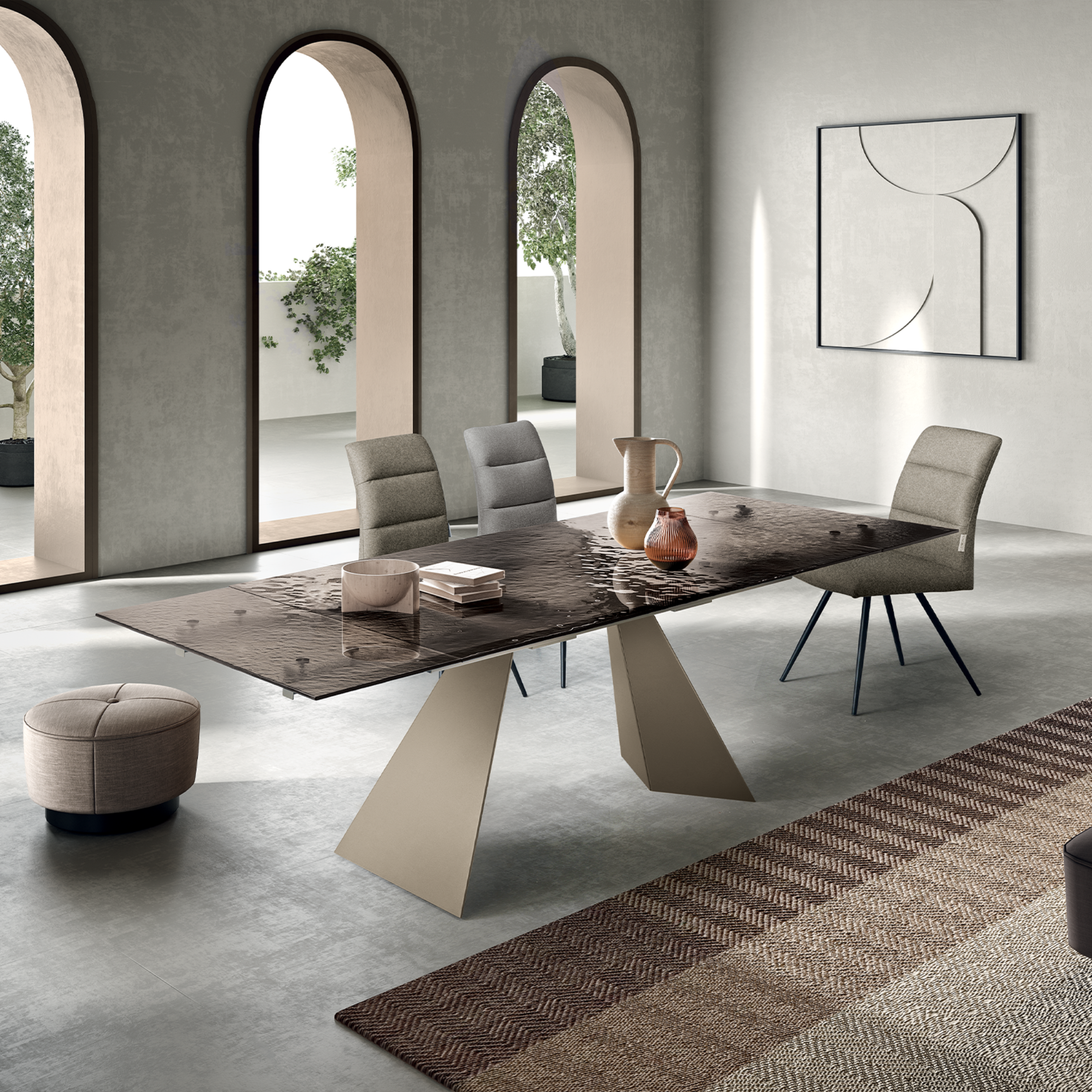 "Rubino" extendable dining table with hammered glass top
