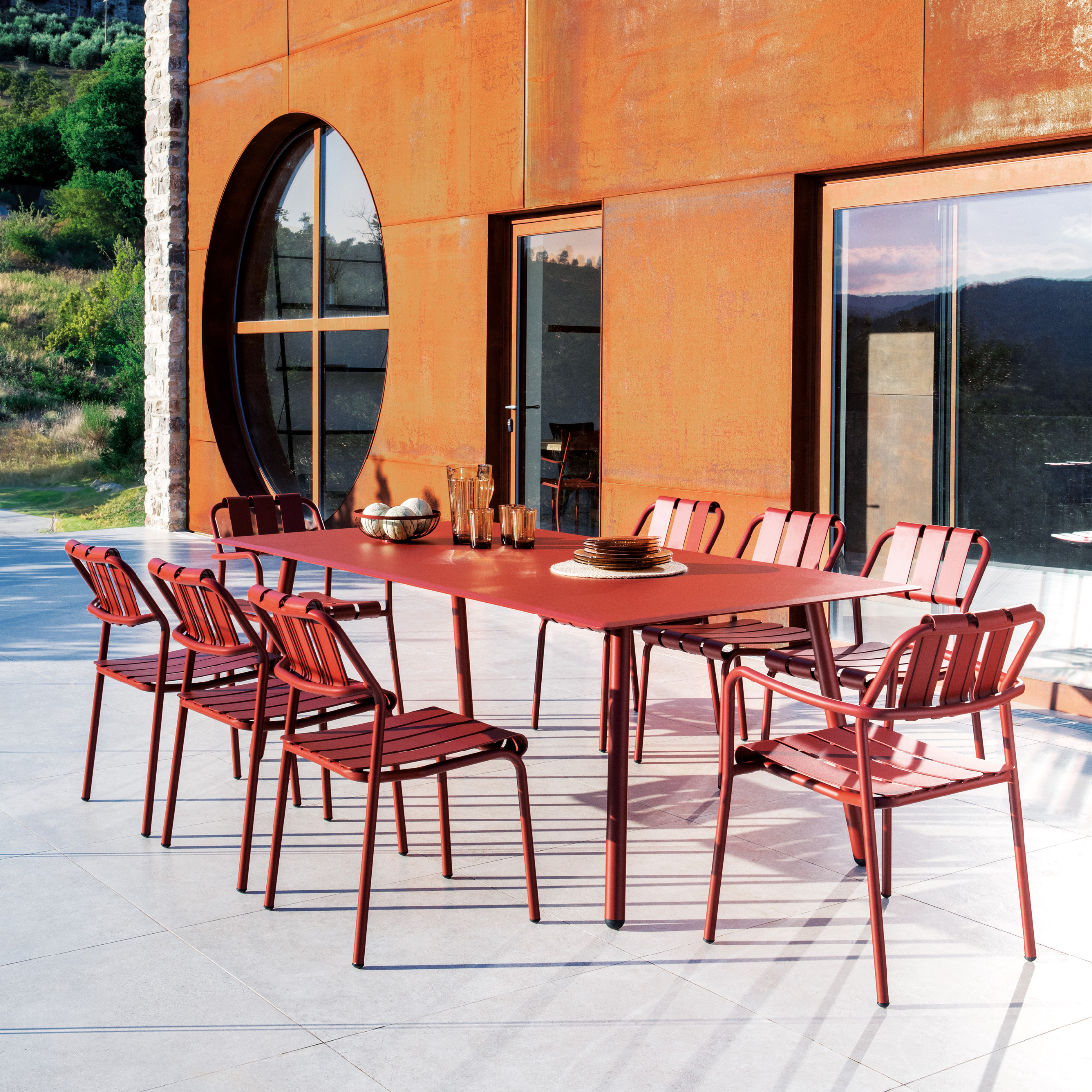 Set of stackable "Verdea" aluminum garden armchairs, 50x58 cm, 83 cm high.