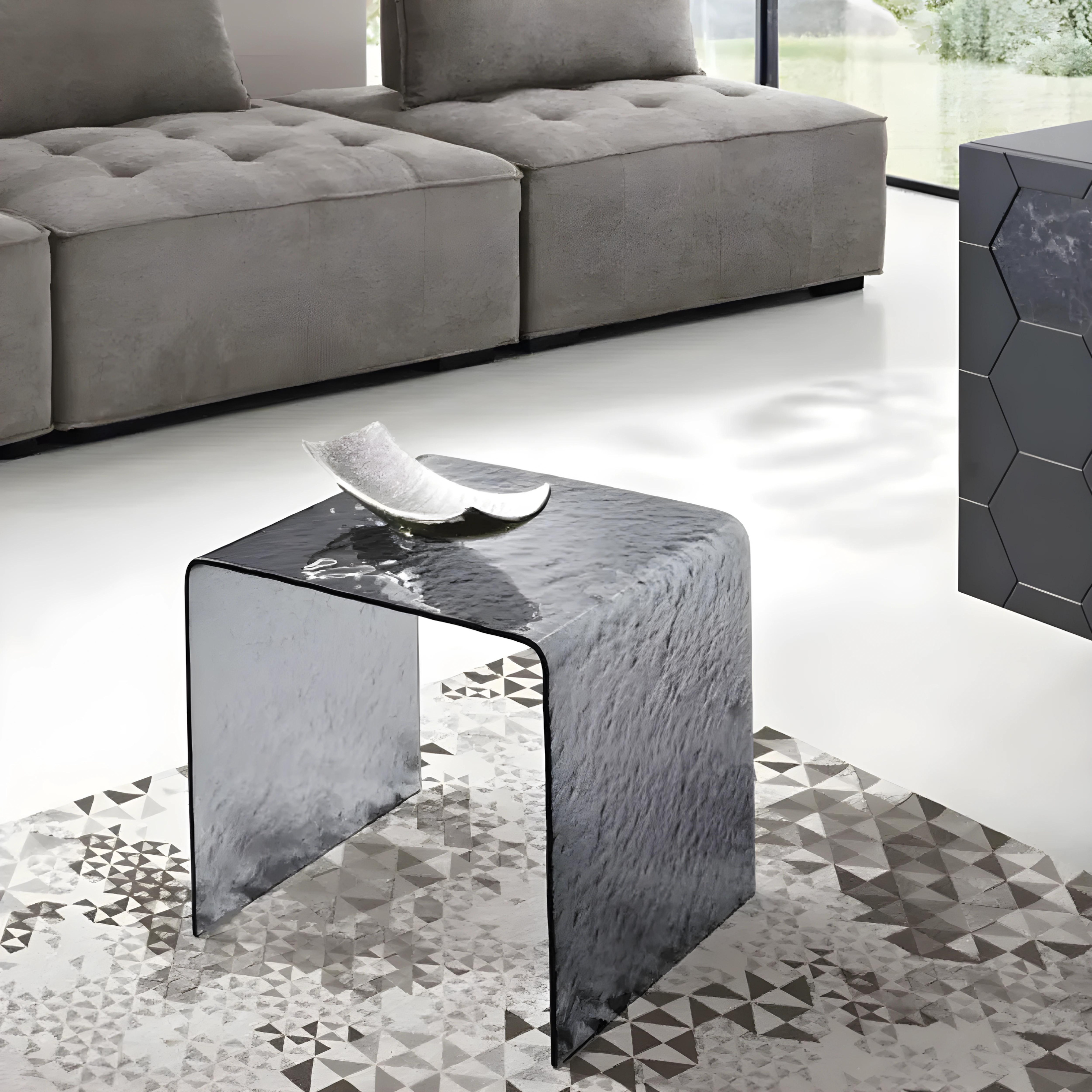 "Leonor" elegant coffee table in curved hammered transparent glass, 45x45 cm, 48h