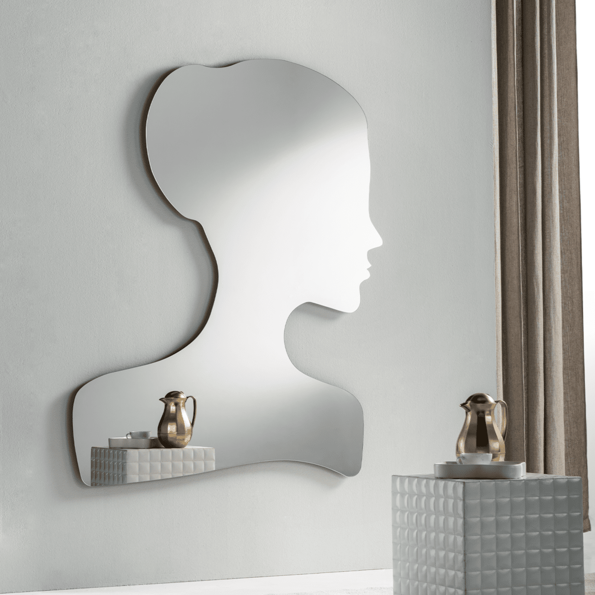 Specchio sagomato "Diva Specchiata" con volto di donna cm 125x160h - MondoViro