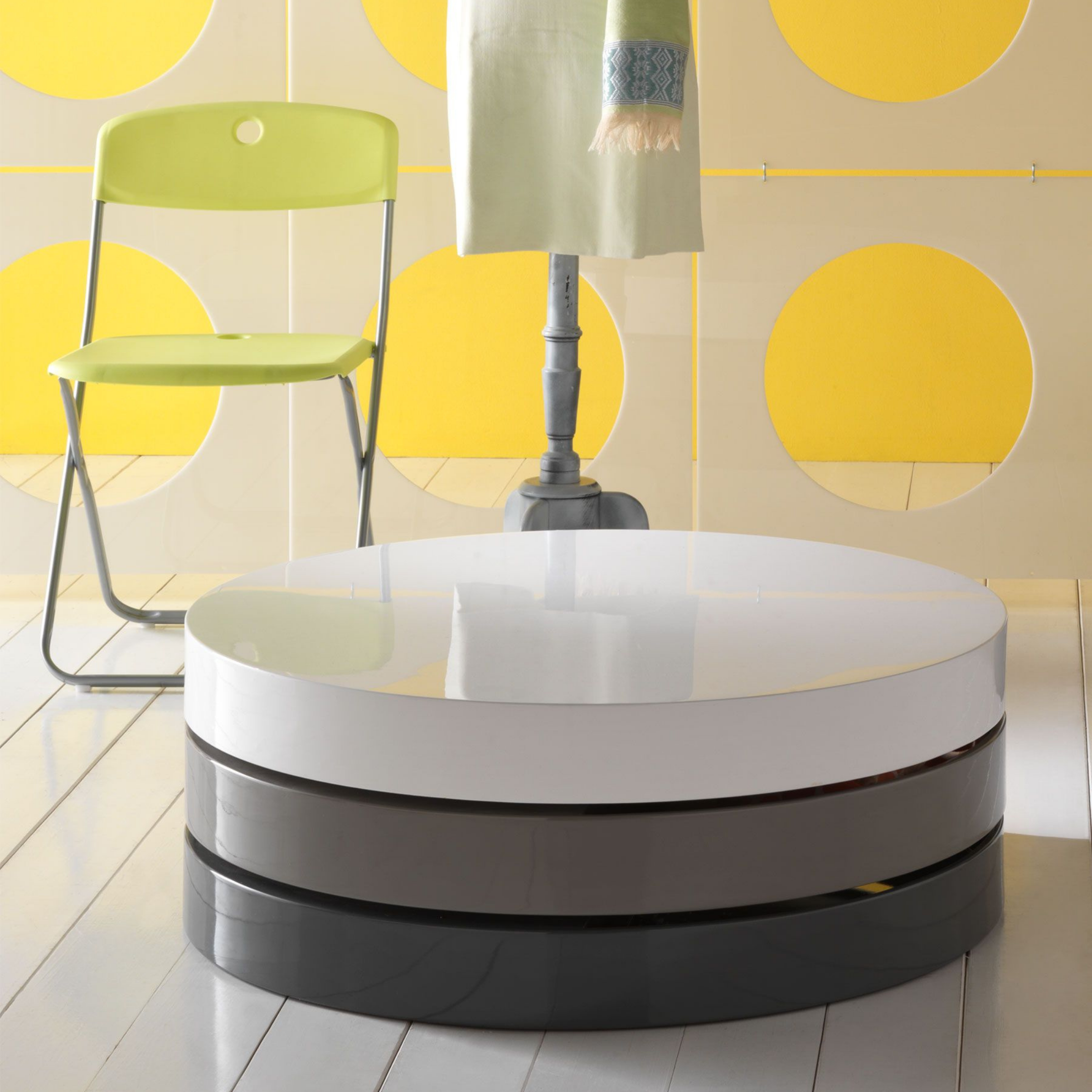 "Drop1" low container table in lacquered MDF, 90x90 cm, 32h