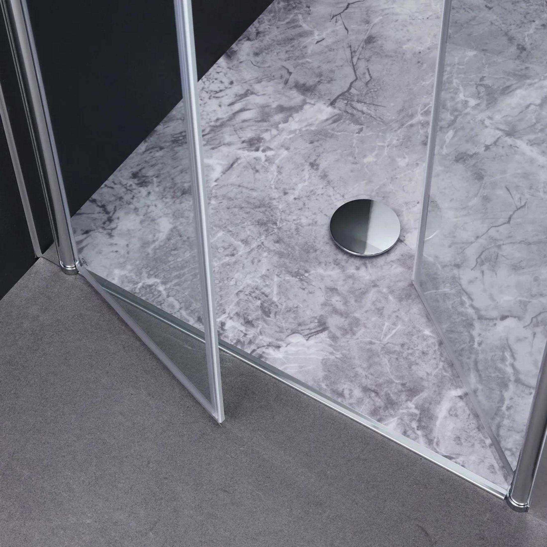 "Siviglia" magnetic shower door in tempered glass and metal, 190 cm high.