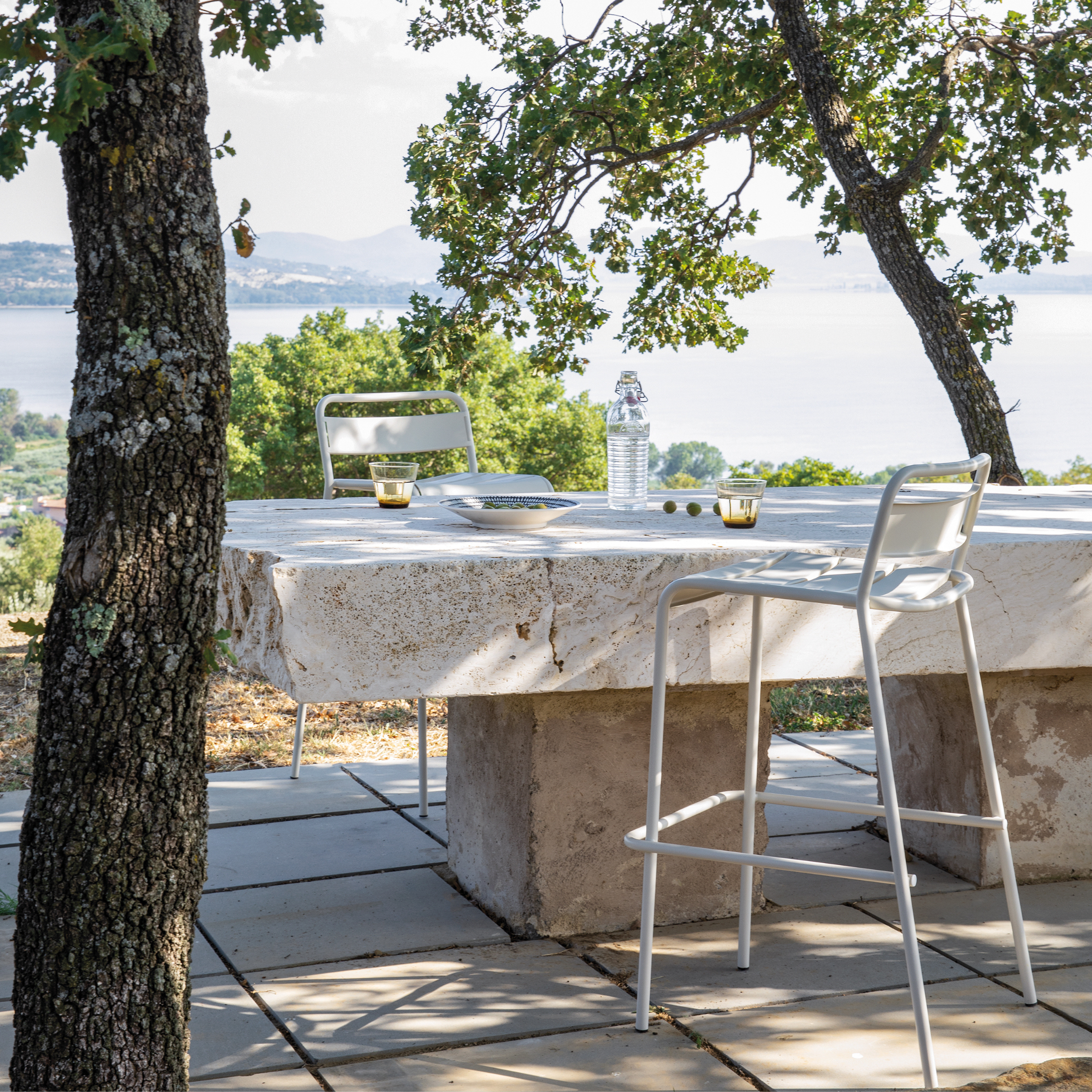 Stackable "Twist" painted metal garden stool, 45x47 cm, 95 cm high