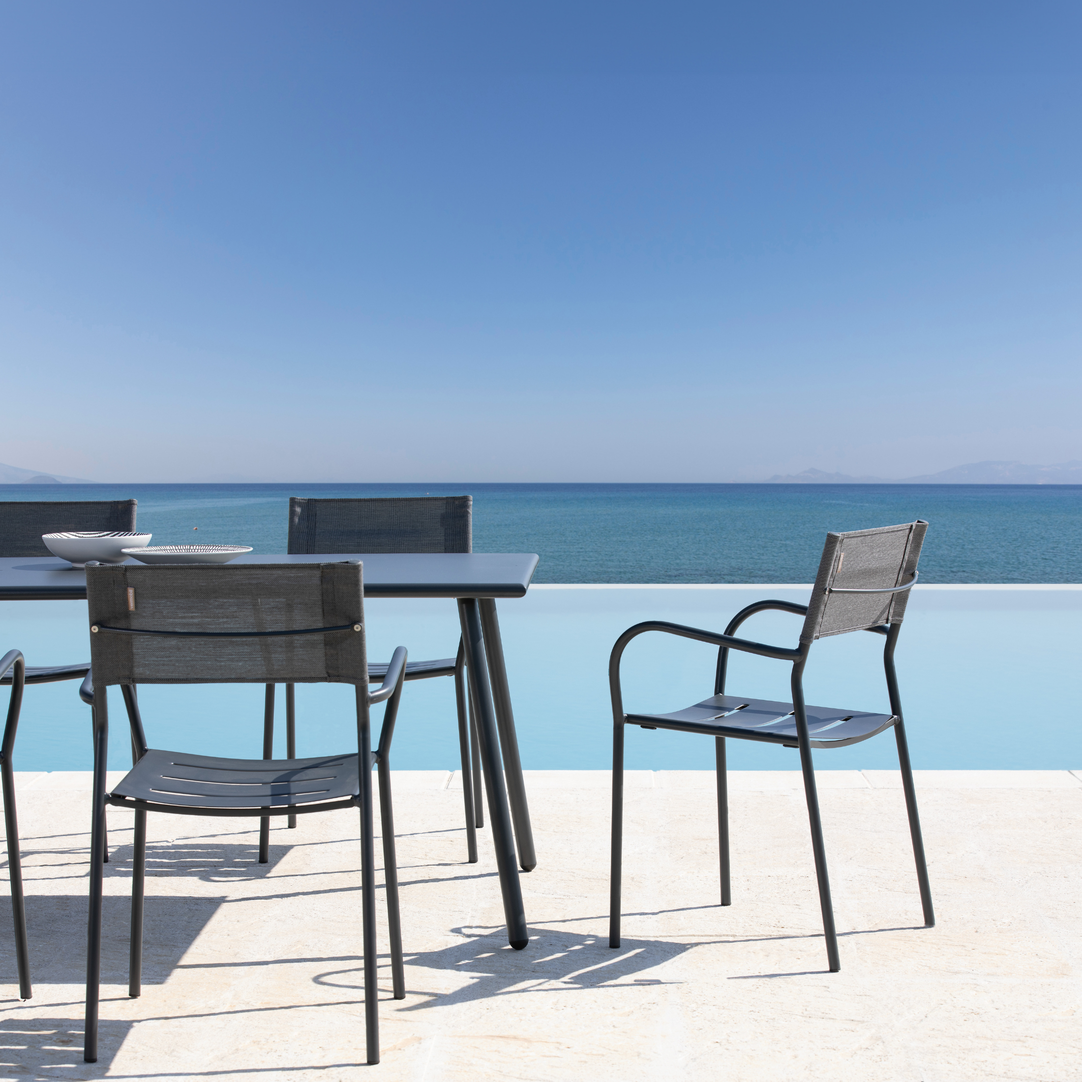 Set of "Vera" stackable garden chairs in metal and backrest in fabric, 56x50 cm, 86h