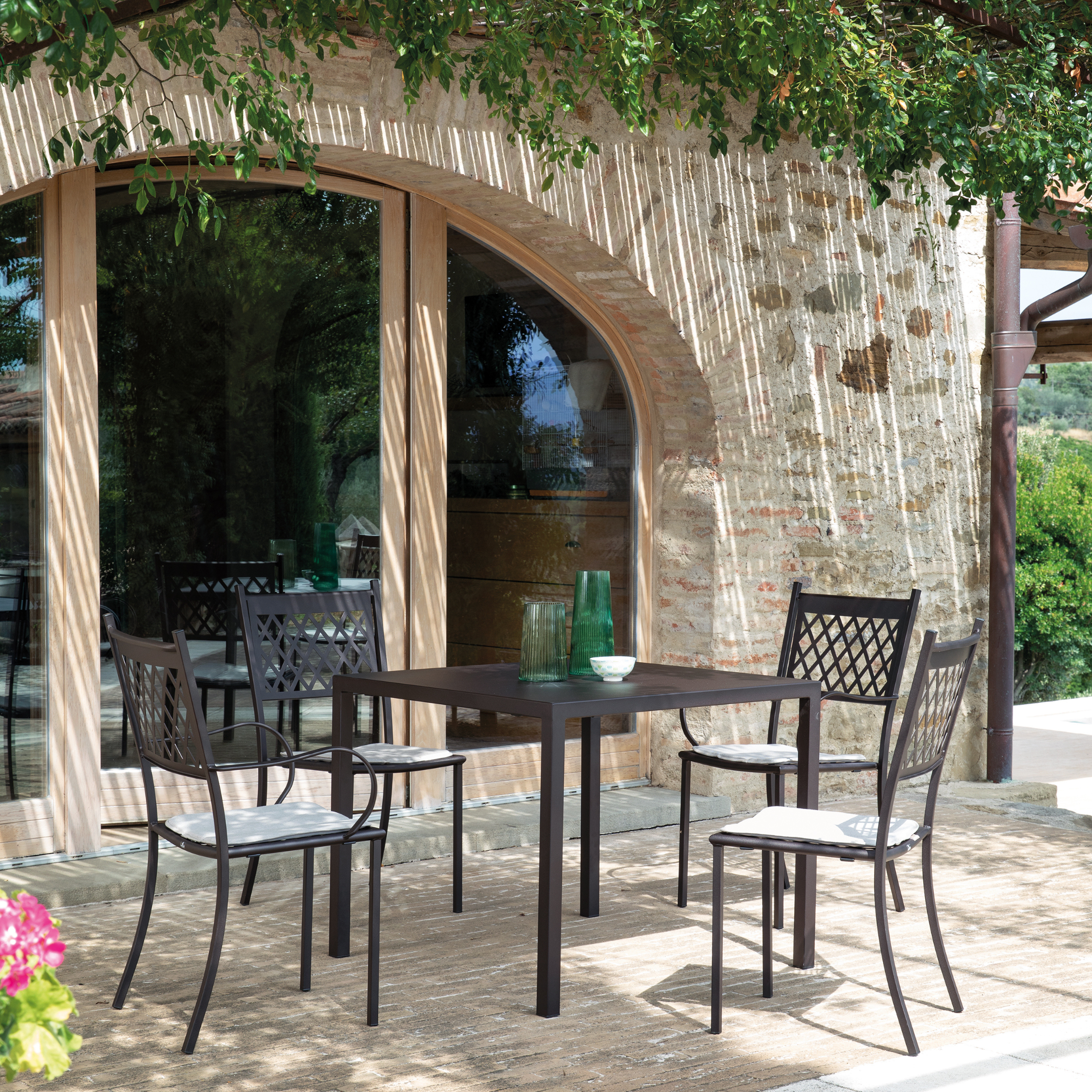 Set of "Summertime" stackable painted metal garden chairs, 53x57 cm, 95 cm high