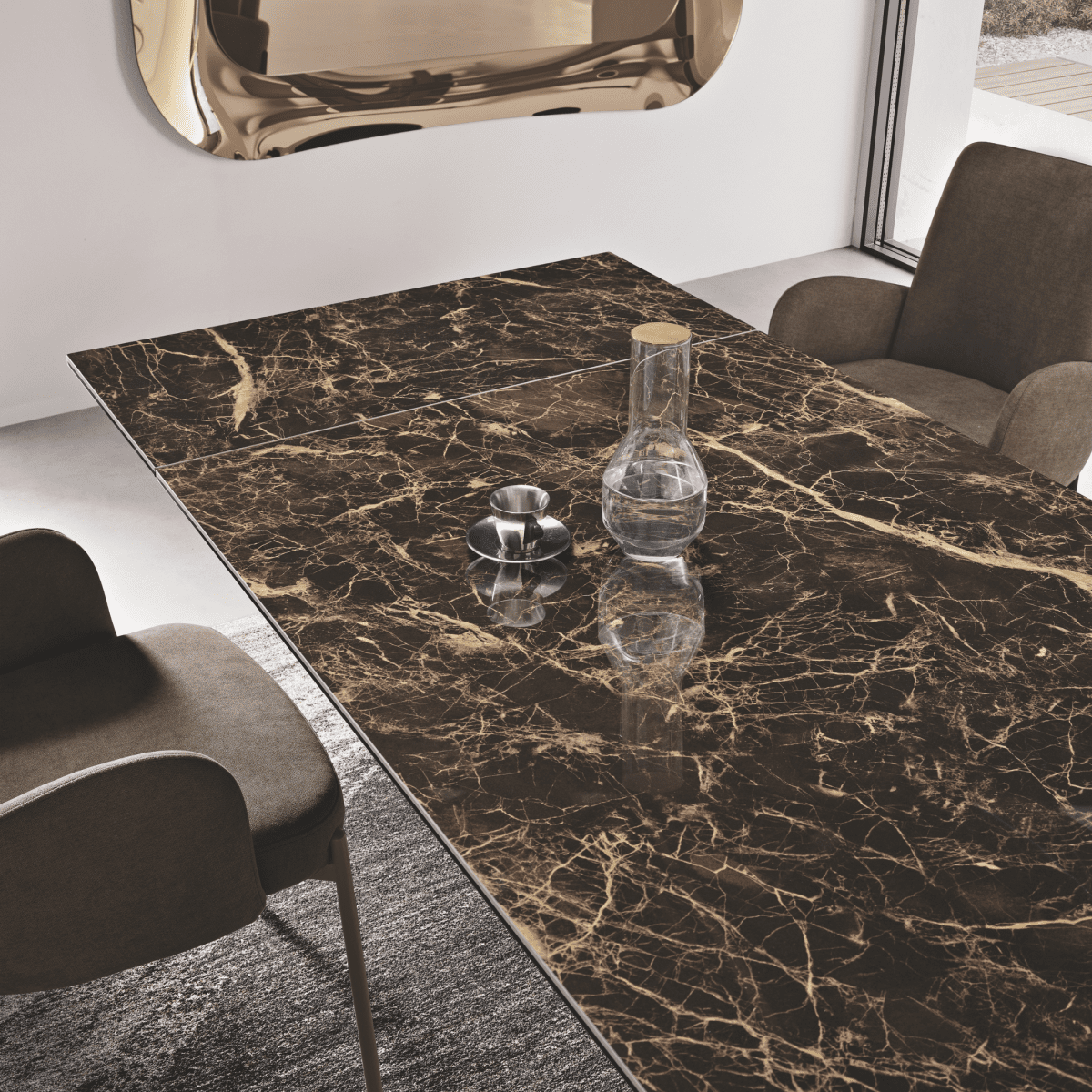 Tavolo moderno allungabile "Artik" con base in metallo fino a 10 posti - MondoViro