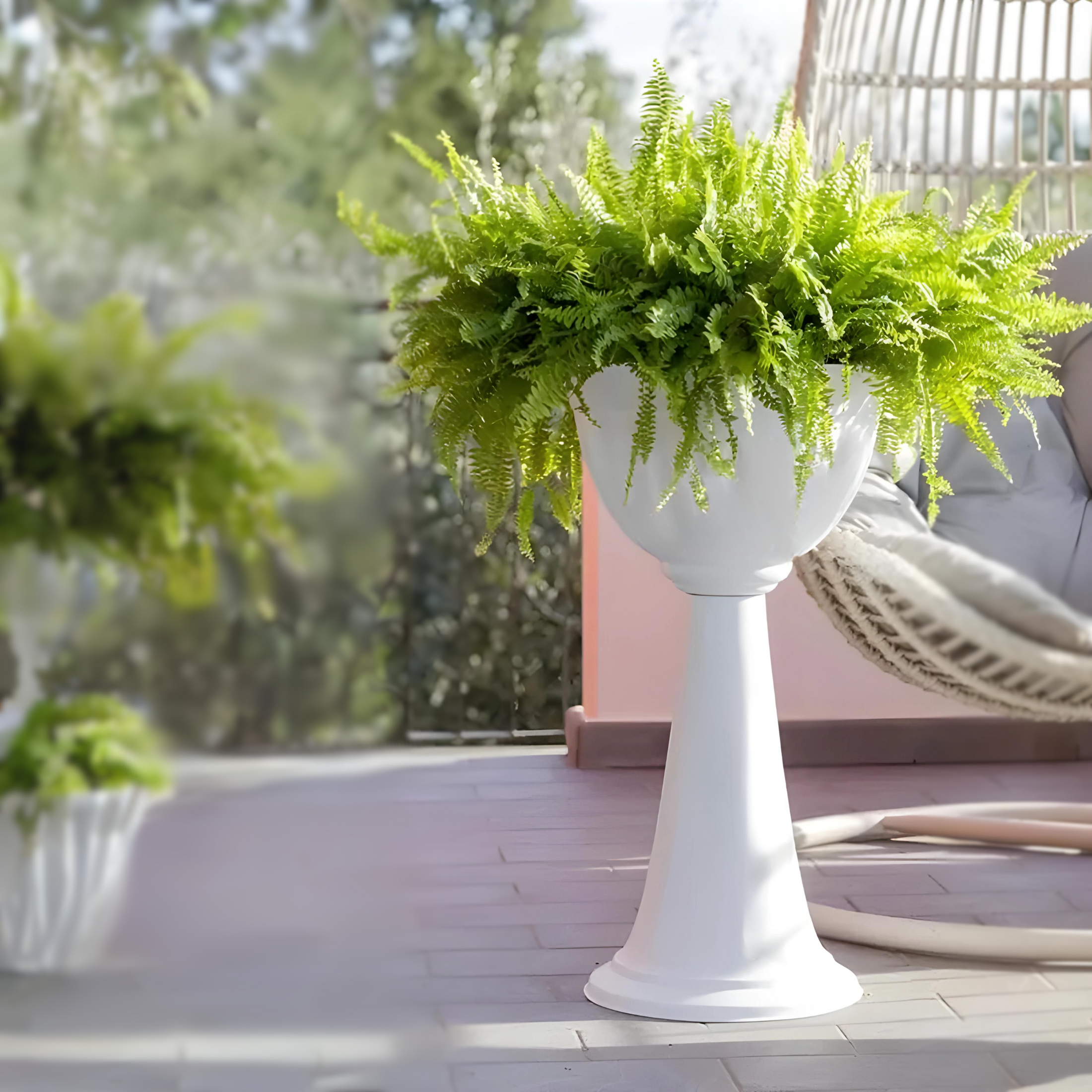 Tall outdoor polypropylene goblet planter with double edge Ø 40 x 72 h