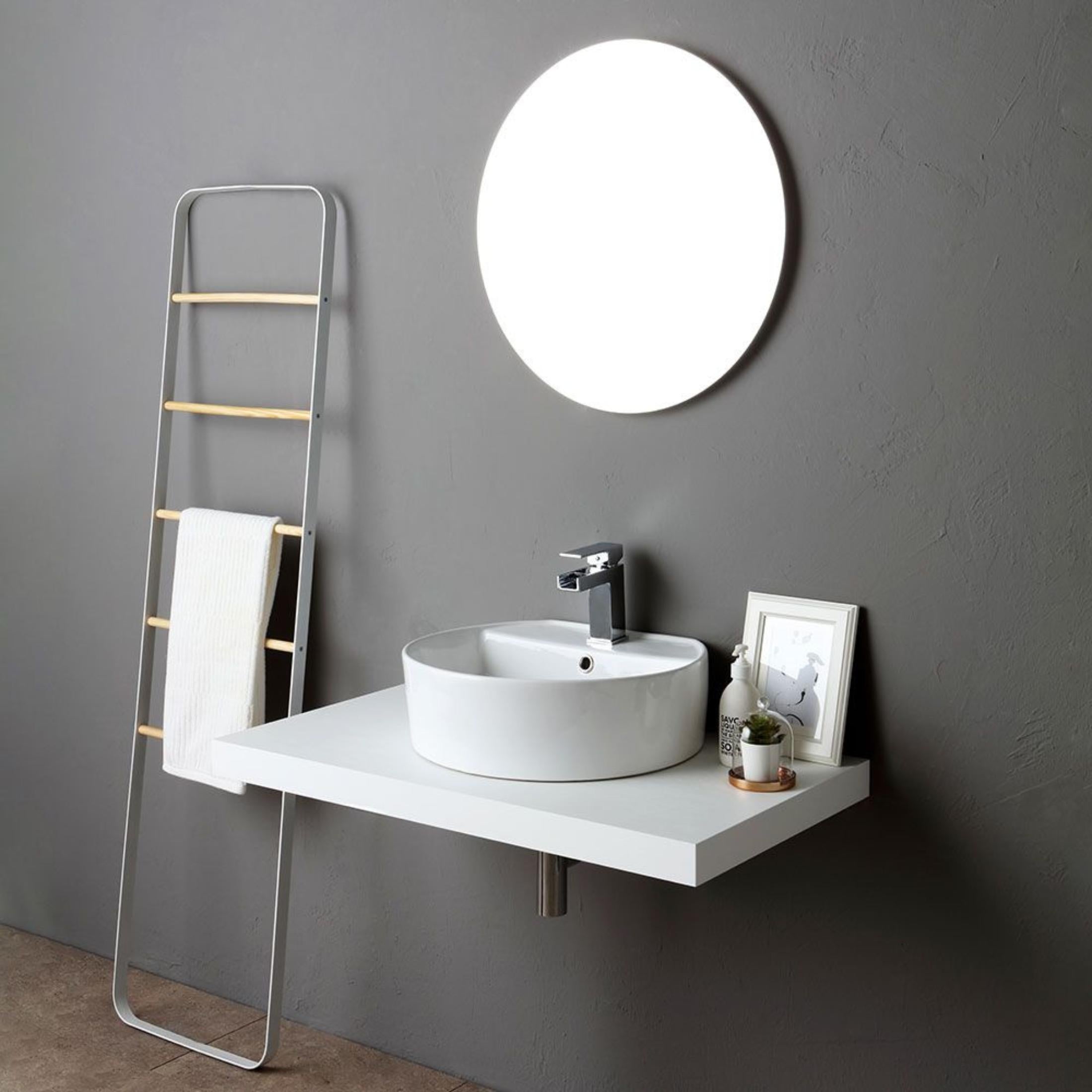 "Medford" modern round mirror with polished edge and reversible design