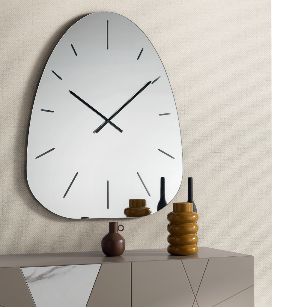 "Reflexa" wall clock in mirrored glass with laser-engraved numbers, 80x100 cm.