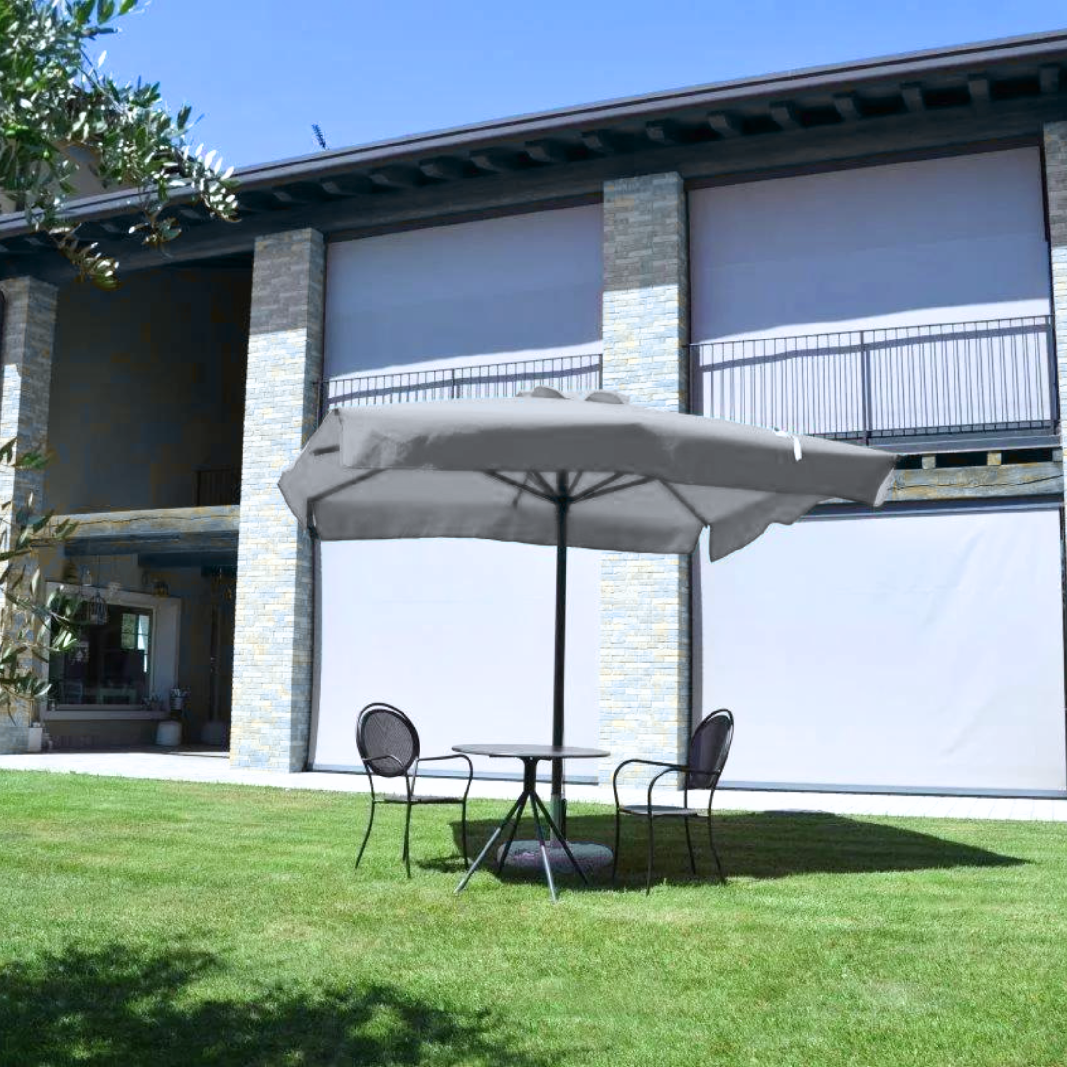 Modern "Corallo Glamour" umbrella with oak-effect central pole