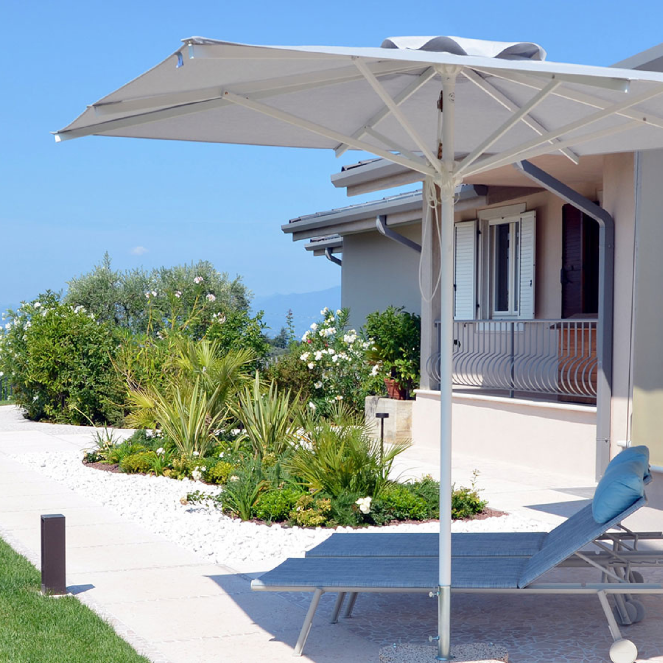 Modern "Zaffiro Classic" umbrella with white central pole