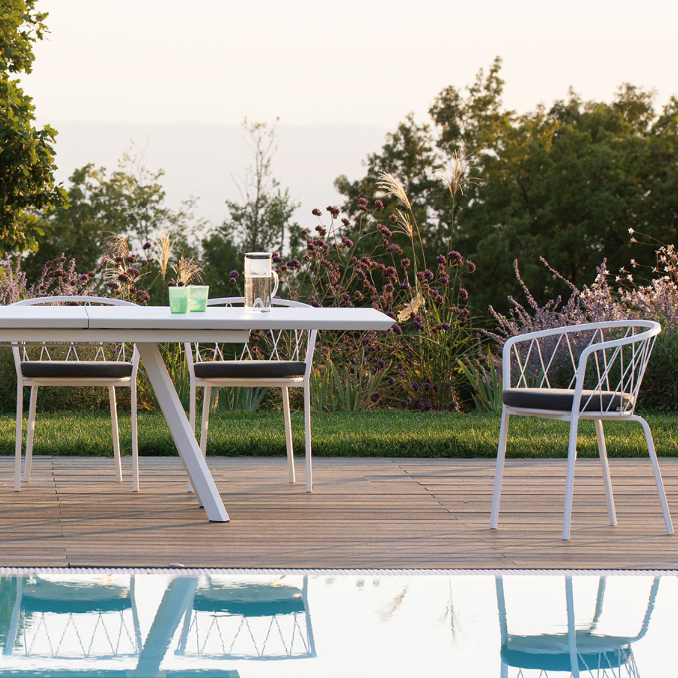 Set of stackable painted metal garden chairs "Daisy" 57x55 cm 75h