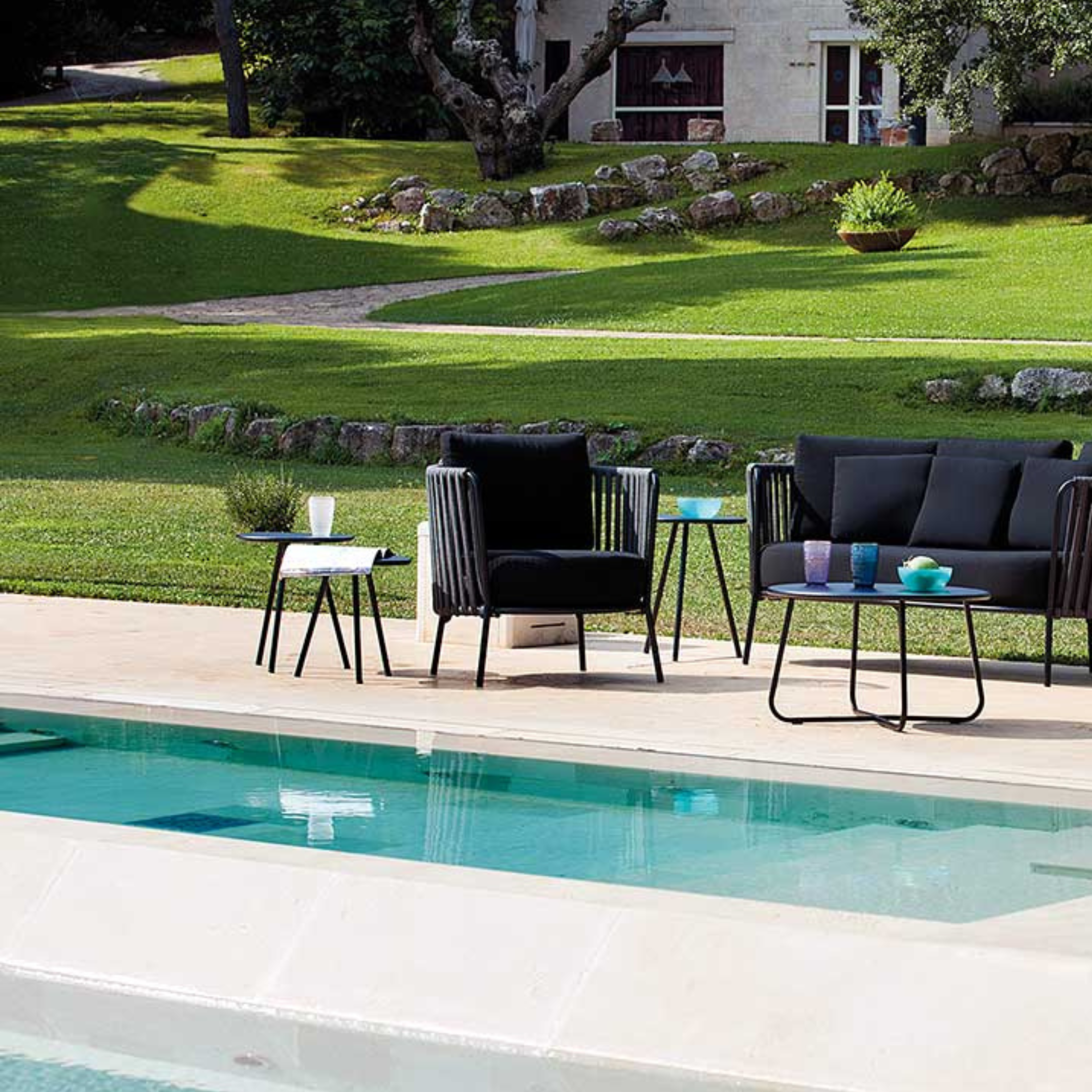 Set of 3 "Daisy" metal coffee tables for the garden, 40x40 cm