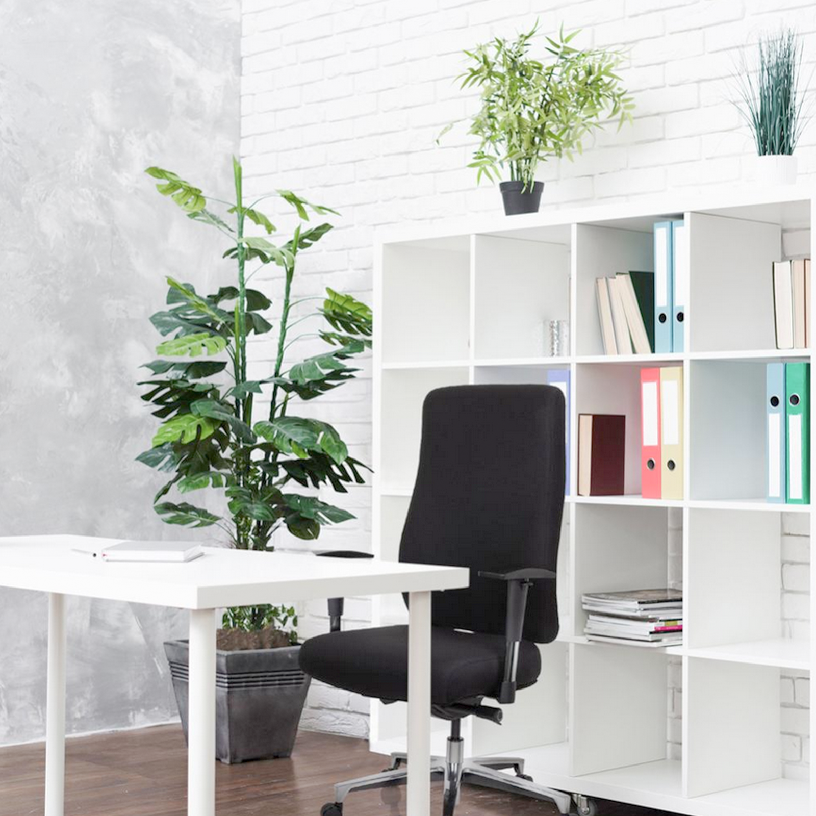 "1520" Swivel Office Chair, Executive Gaming Chair with Wheels and Lift