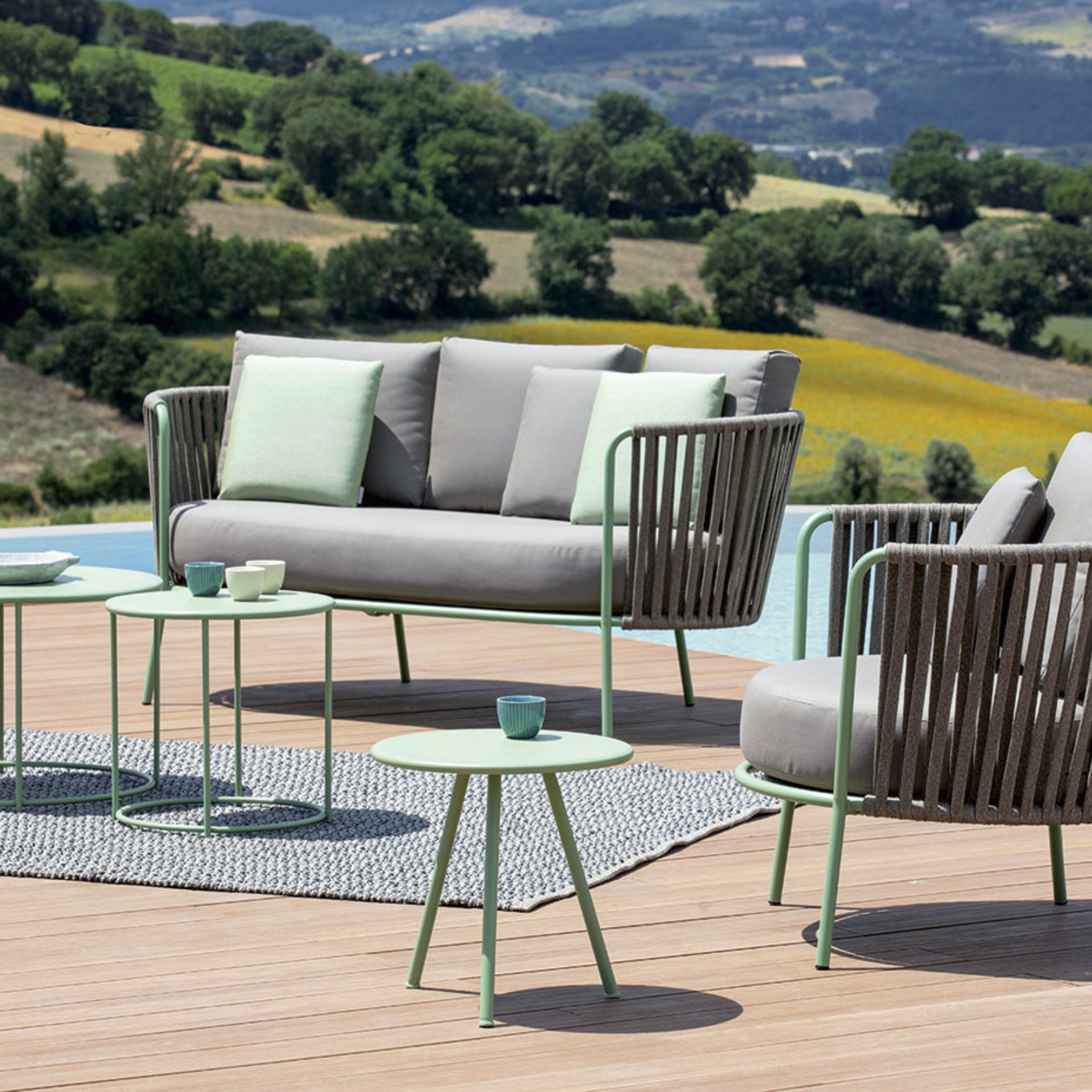 Set of 3 "Daisy" metal coffee tables for the garden, 40x40 cm