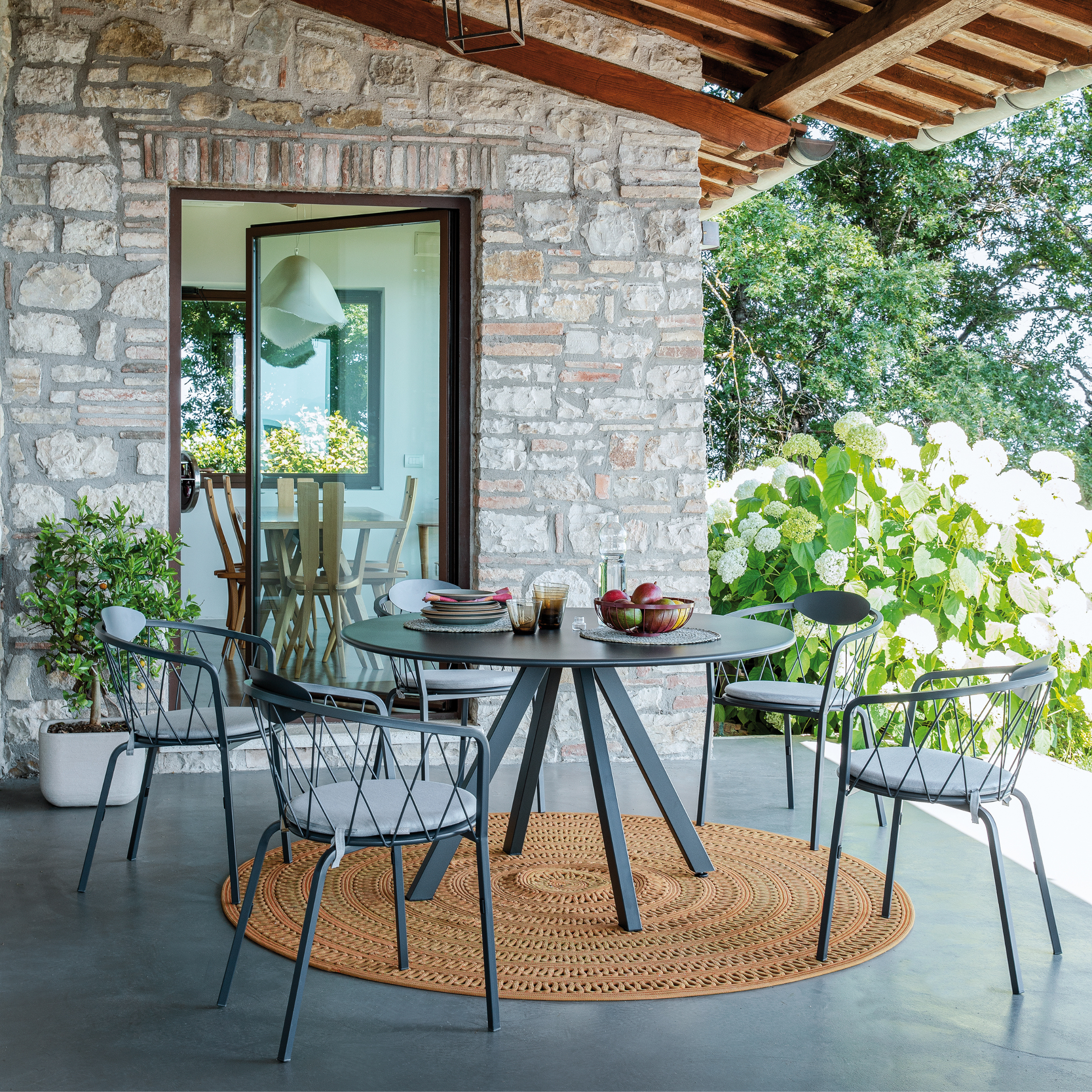 "Daisy7" round galvanized metal garden table, removable, 130x130 cm, 75 cm high